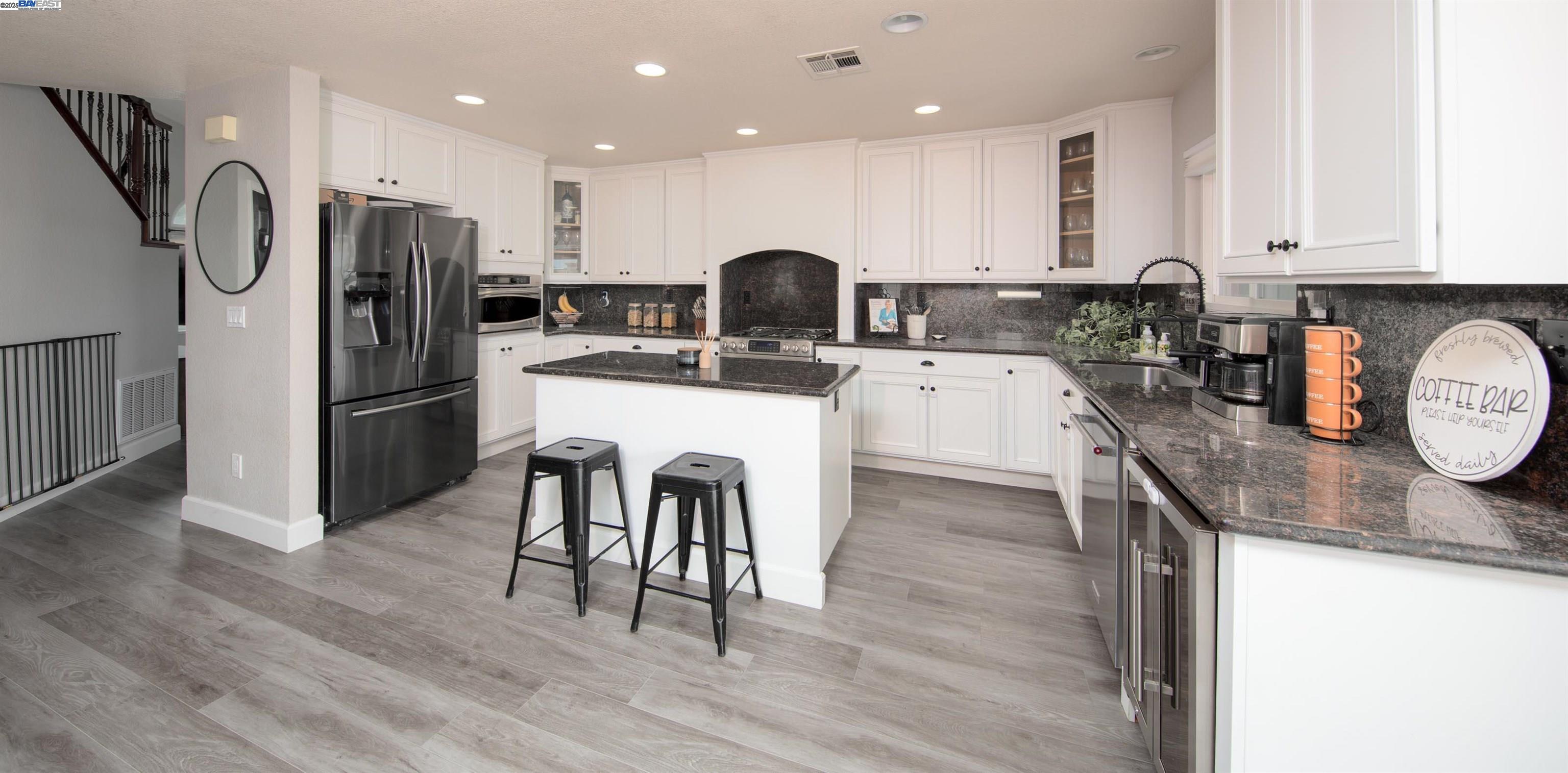 Detail Gallery Image 7 of 40 For 3427 Patch Ln, Tracy,  CA 95377 - 4 Beds | 2/1 Baths