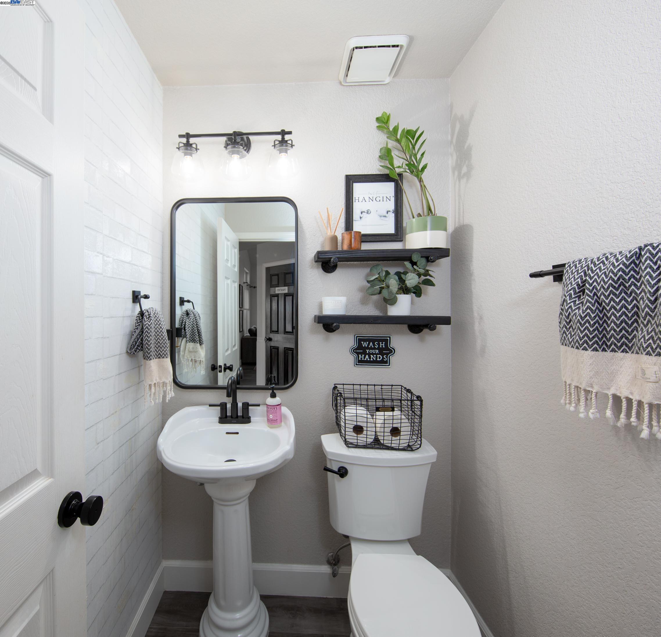 Detail Gallery Image 10 of 40 For 3427 Patch Ln, Tracy,  CA 95377 - 4 Beds | 2/1 Baths