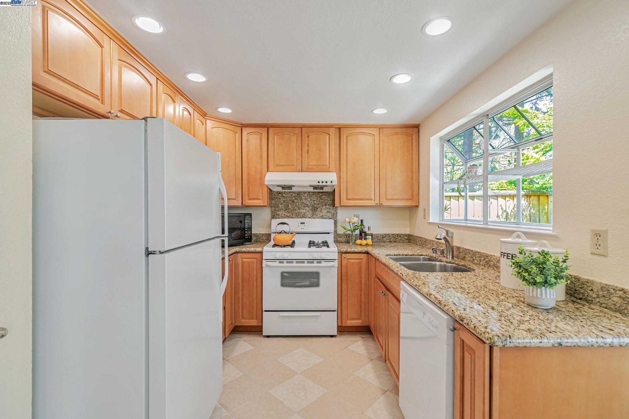 Detail Gallery Image 20 of 60 For 42210 Live Oak Cir, Fremont,  CA 94538 - 3 Beds | 2/1 Baths