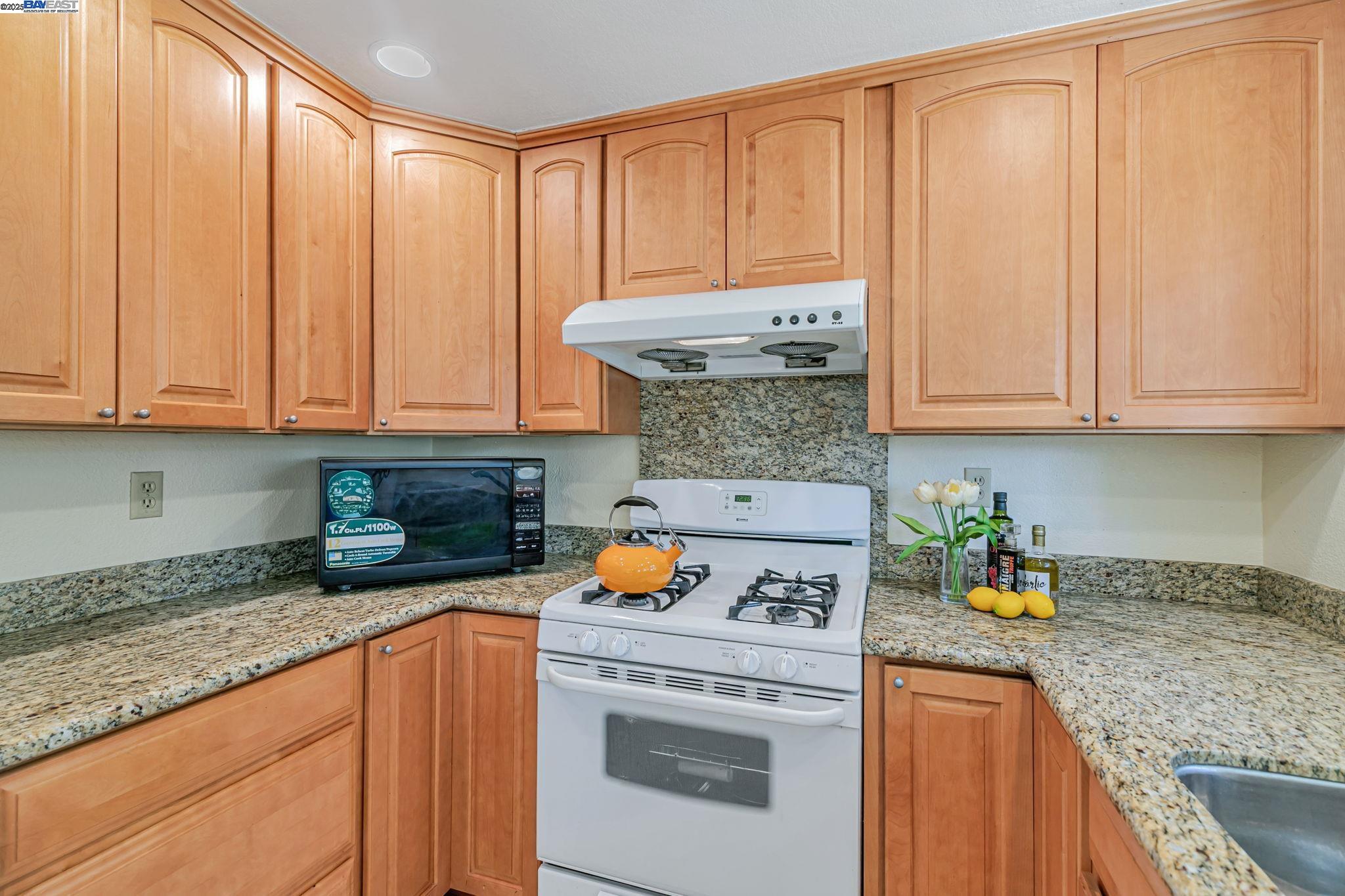 Detail Gallery Image 21 of 60 For 42210 Live Oak Cir, Fremont,  CA 94538 - 3 Beds | 2/1 Baths