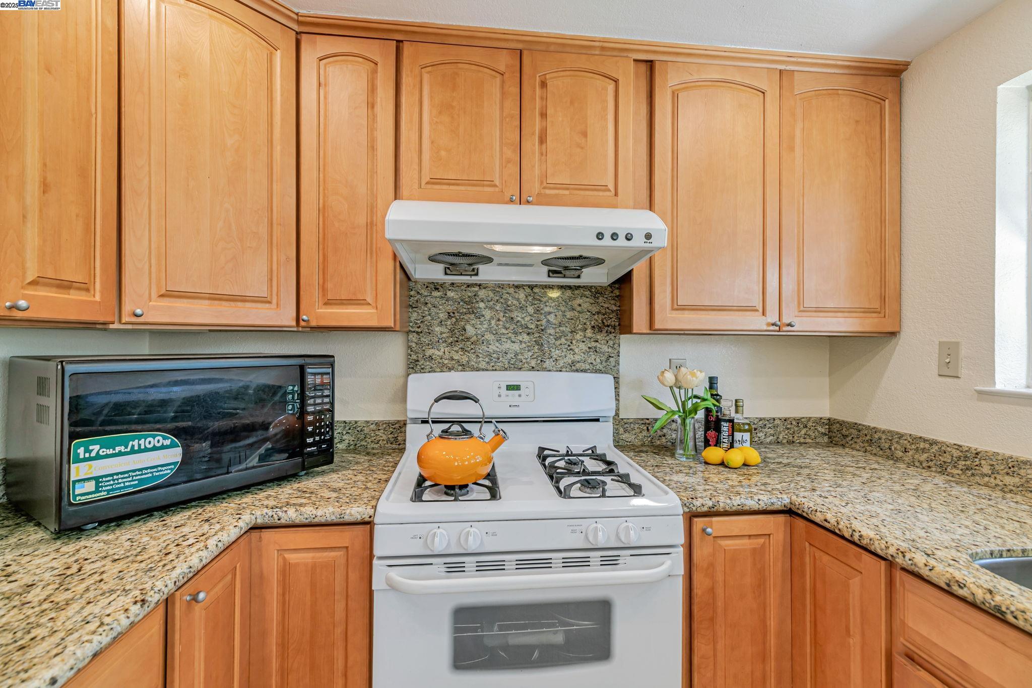 Detail Gallery Image 22 of 60 For 42210 Live Oak Cir, Fremont,  CA 94538 - 3 Beds | 2/1 Baths