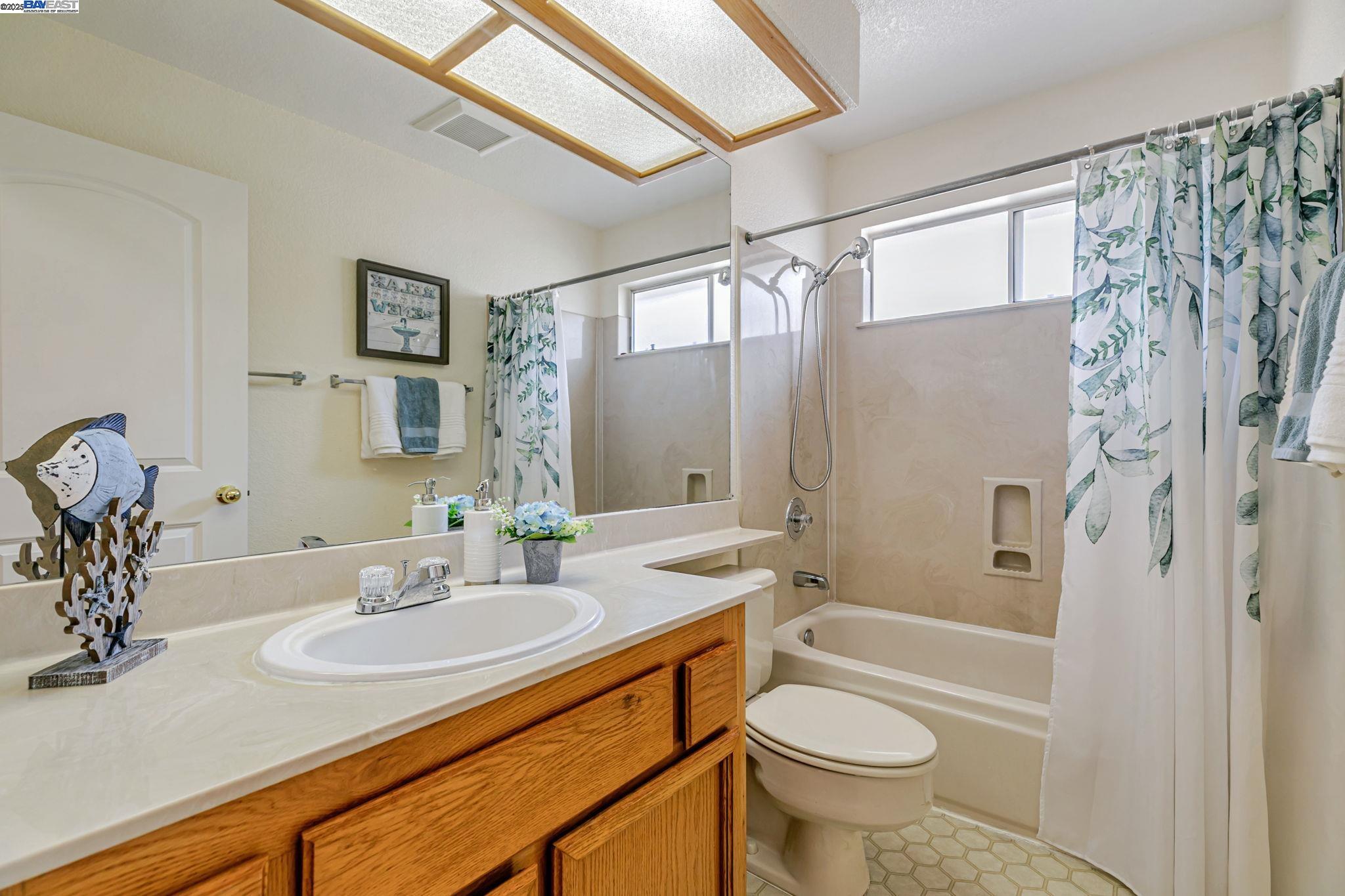 Detail Gallery Image 35 of 60 For 42210 Live Oak Cir, Fremont,  CA 94538 - 3 Beds | 2/1 Baths