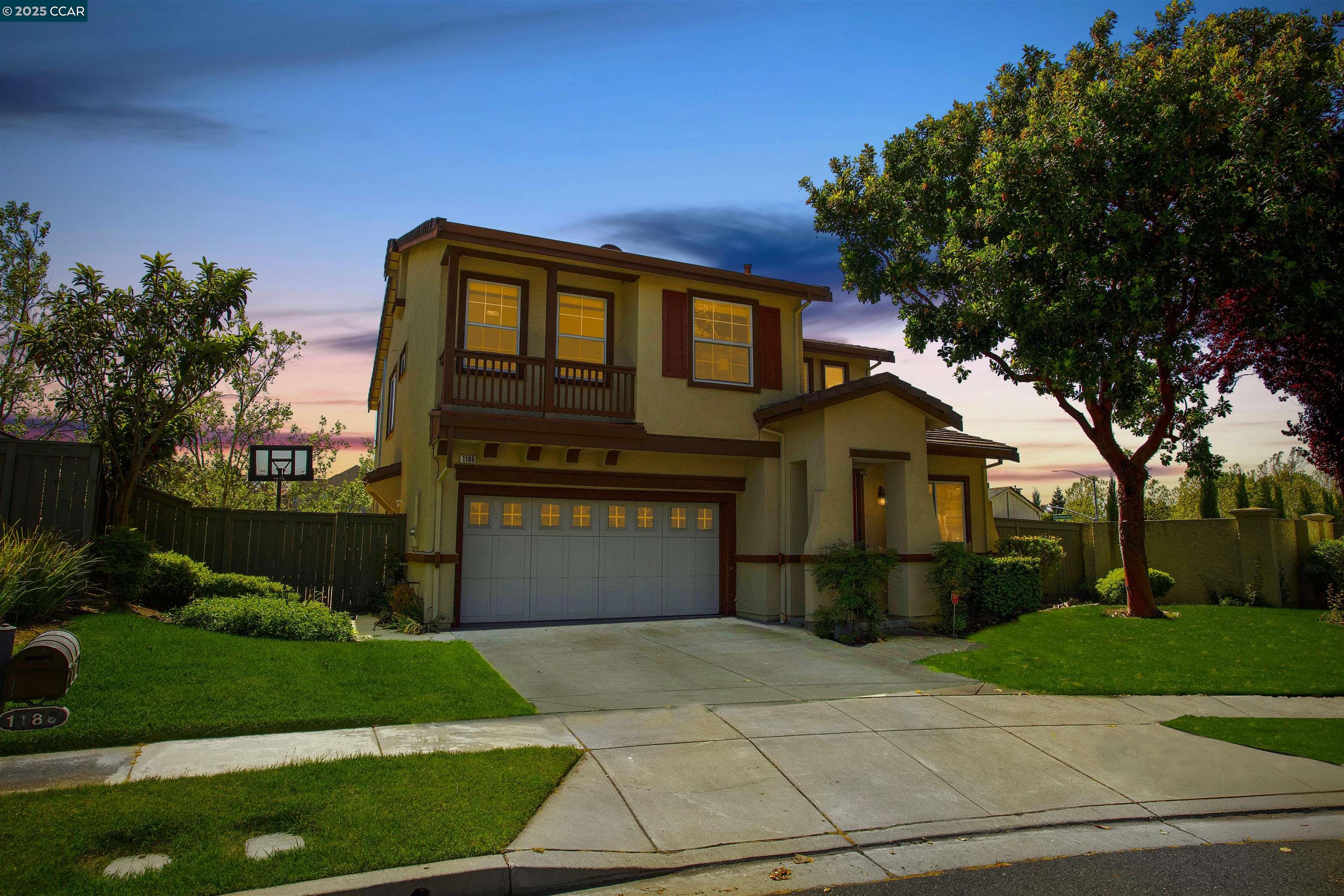 Detail Gallery Image 1 of 35 For 1186 Waverly Cir, Hercules,  CA 94547 - 5 Beds | 3 Baths