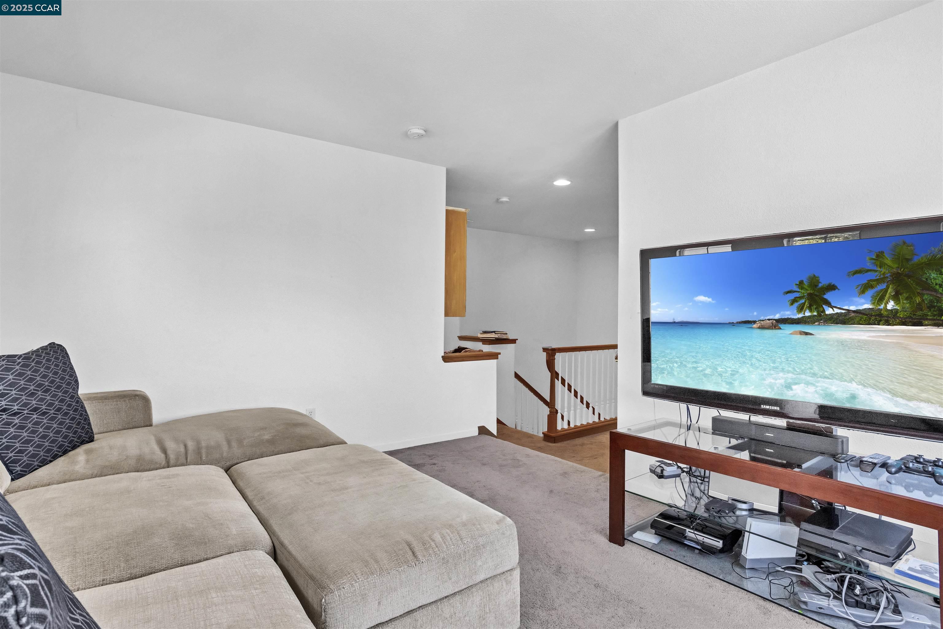 Detail Gallery Image 12 of 35 For 1186 Waverly Cir, Hercules,  CA 94547 - 5 Beds | 3 Baths