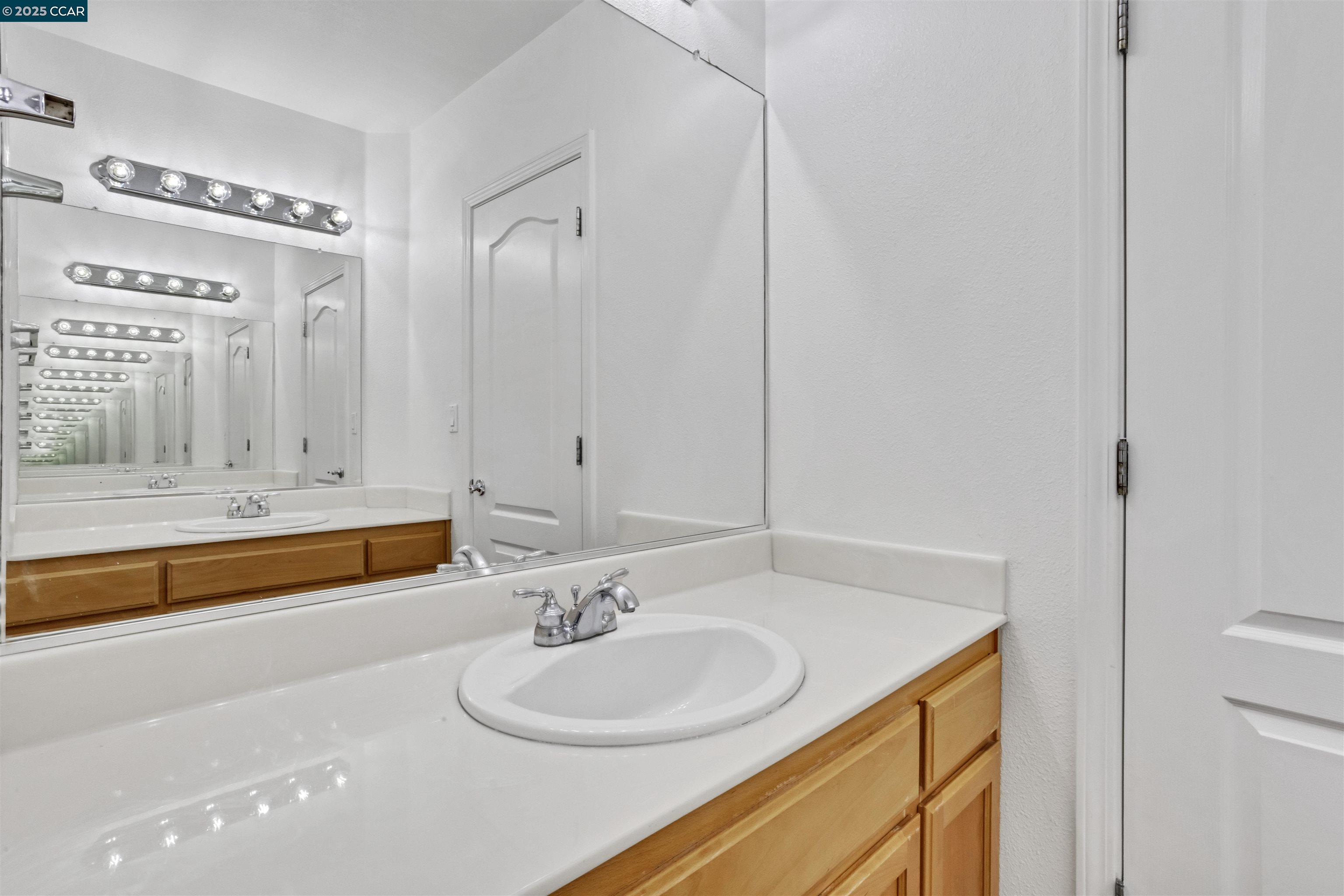 Detail Gallery Image 21 of 35 For 1186 Waverly Cir, Hercules,  CA 94547 - 5 Beds | 3 Baths