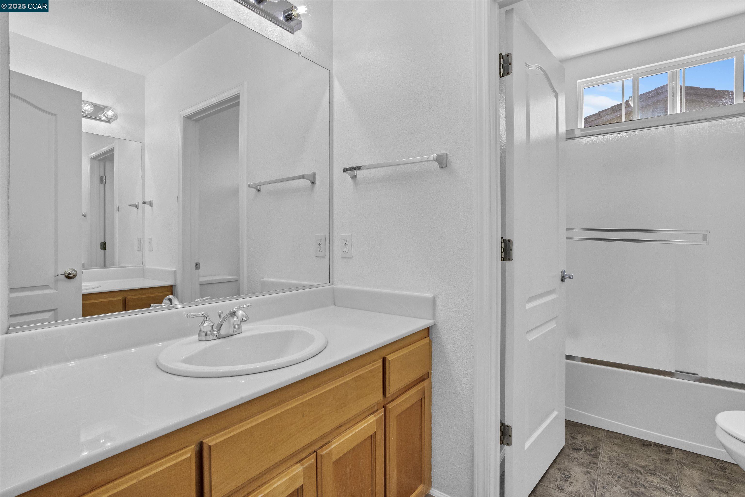 Detail Gallery Image 23 of 35 For 1186 Waverly Cir, Hercules,  CA 94547 - 5 Beds | 3 Baths