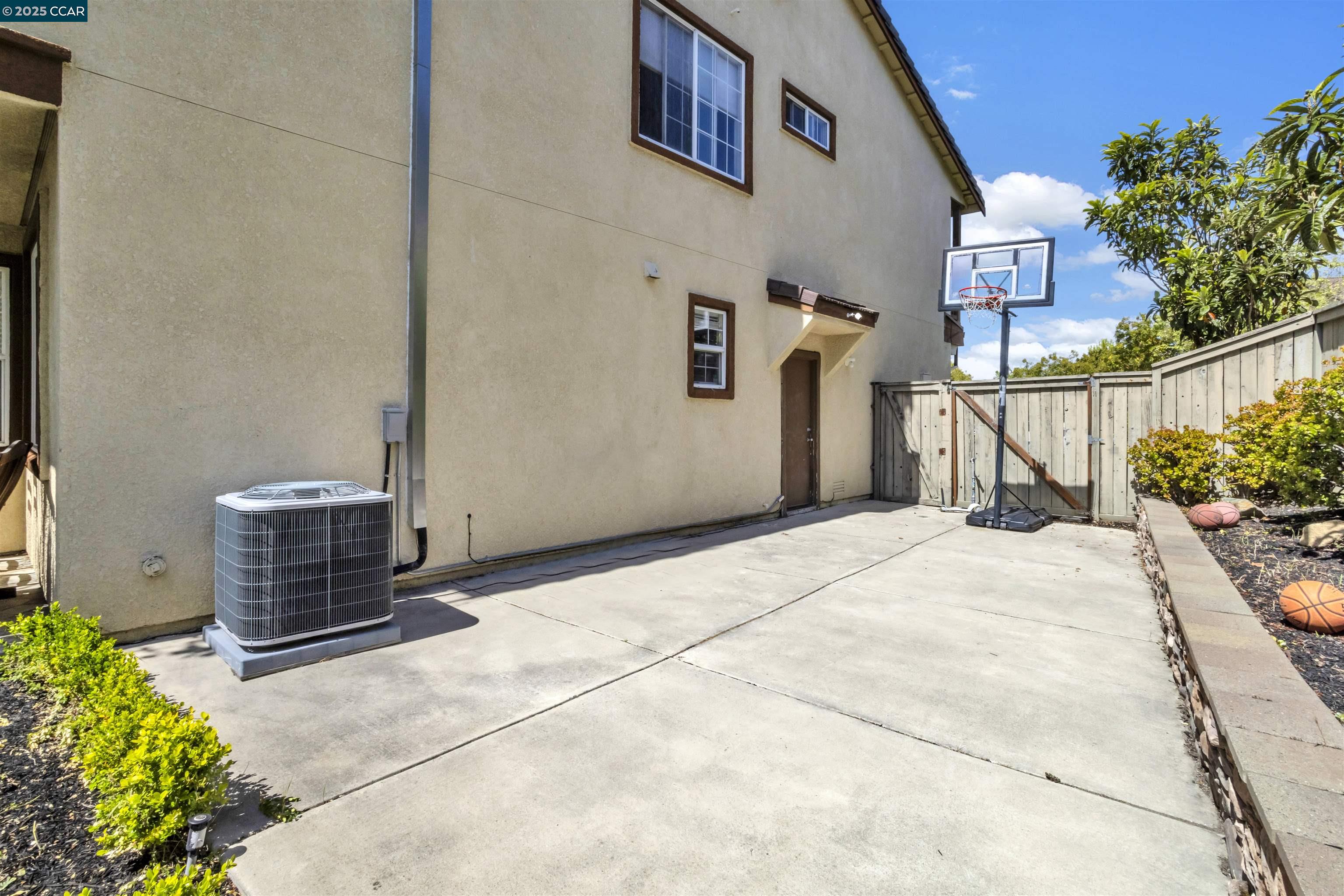 Detail Gallery Image 30 of 35 For 1186 Waverly Cir, Hercules,  CA 94547 - 5 Beds | 3 Baths