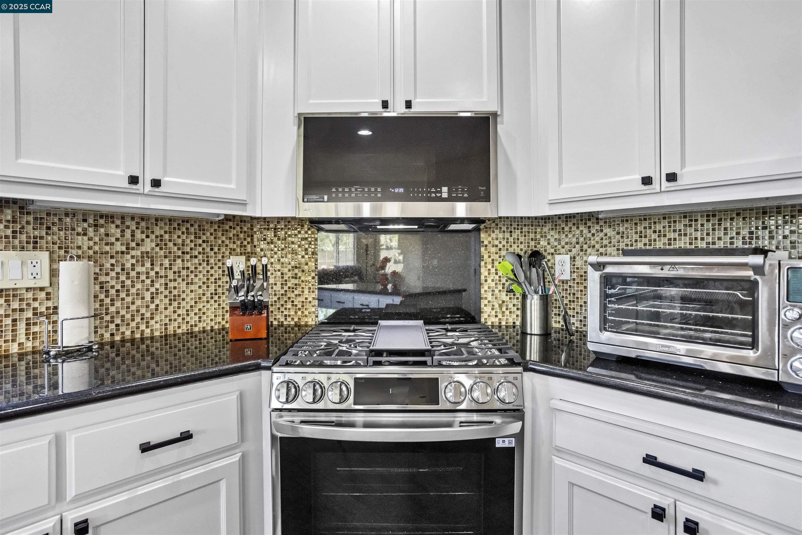 Detail Gallery Image 8 of 35 For 1186 Waverly Cir, Hercules,  CA 94547 - 5 Beds | 3 Baths