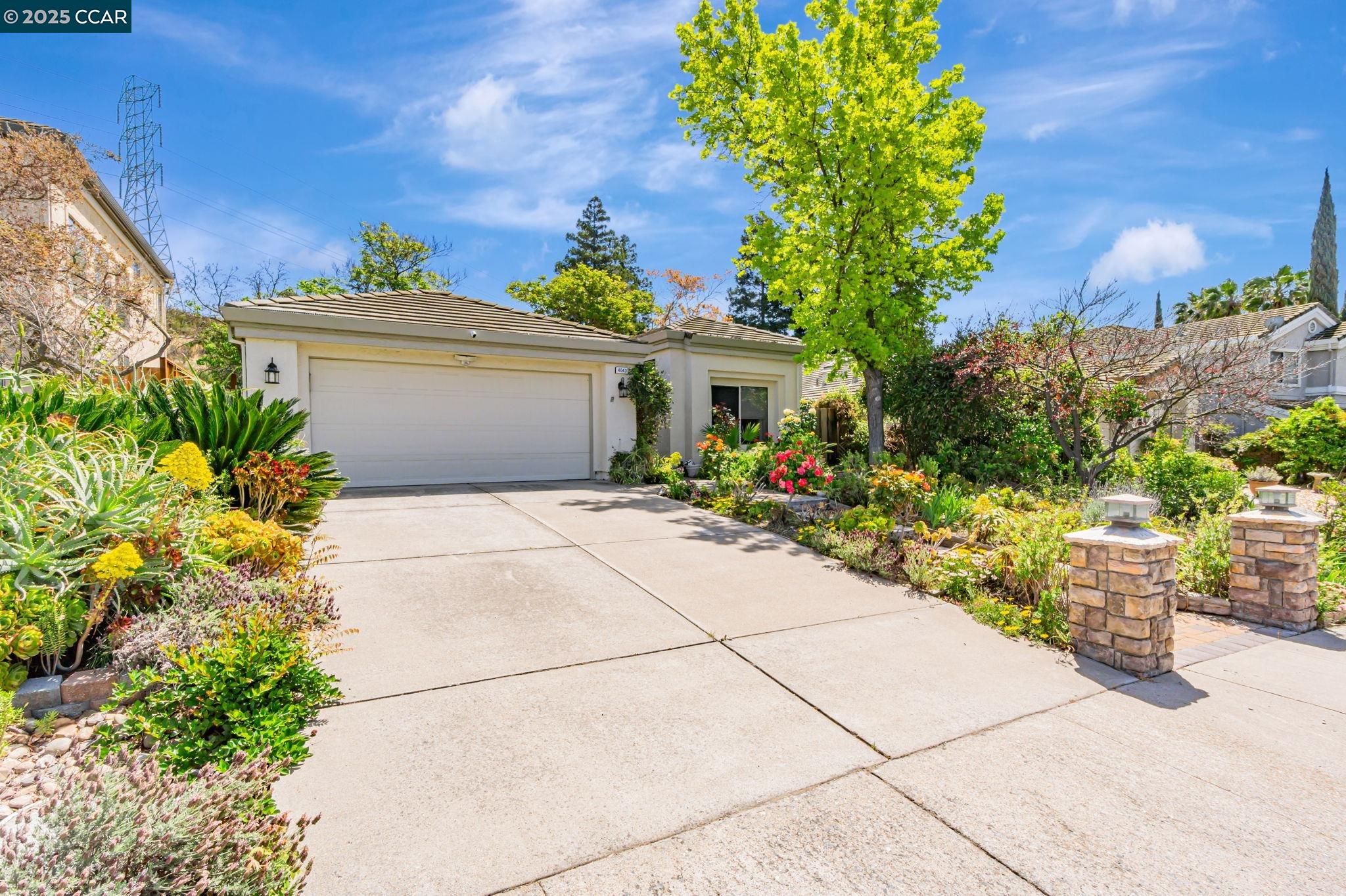 Detail Gallery Image 1 of 58 For 4043 Banbury Way, Antioch,  CA 94531 - 3 Beds | 3 Baths