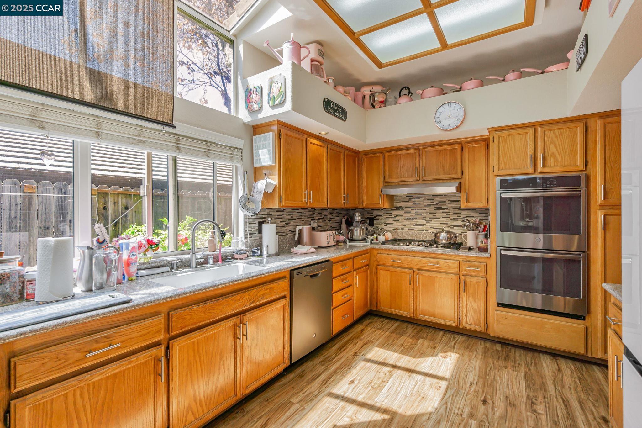 Detail Gallery Image 13 of 58 For 4043 Banbury Way, Antioch,  CA 94531 - 3 Beds | 3 Baths