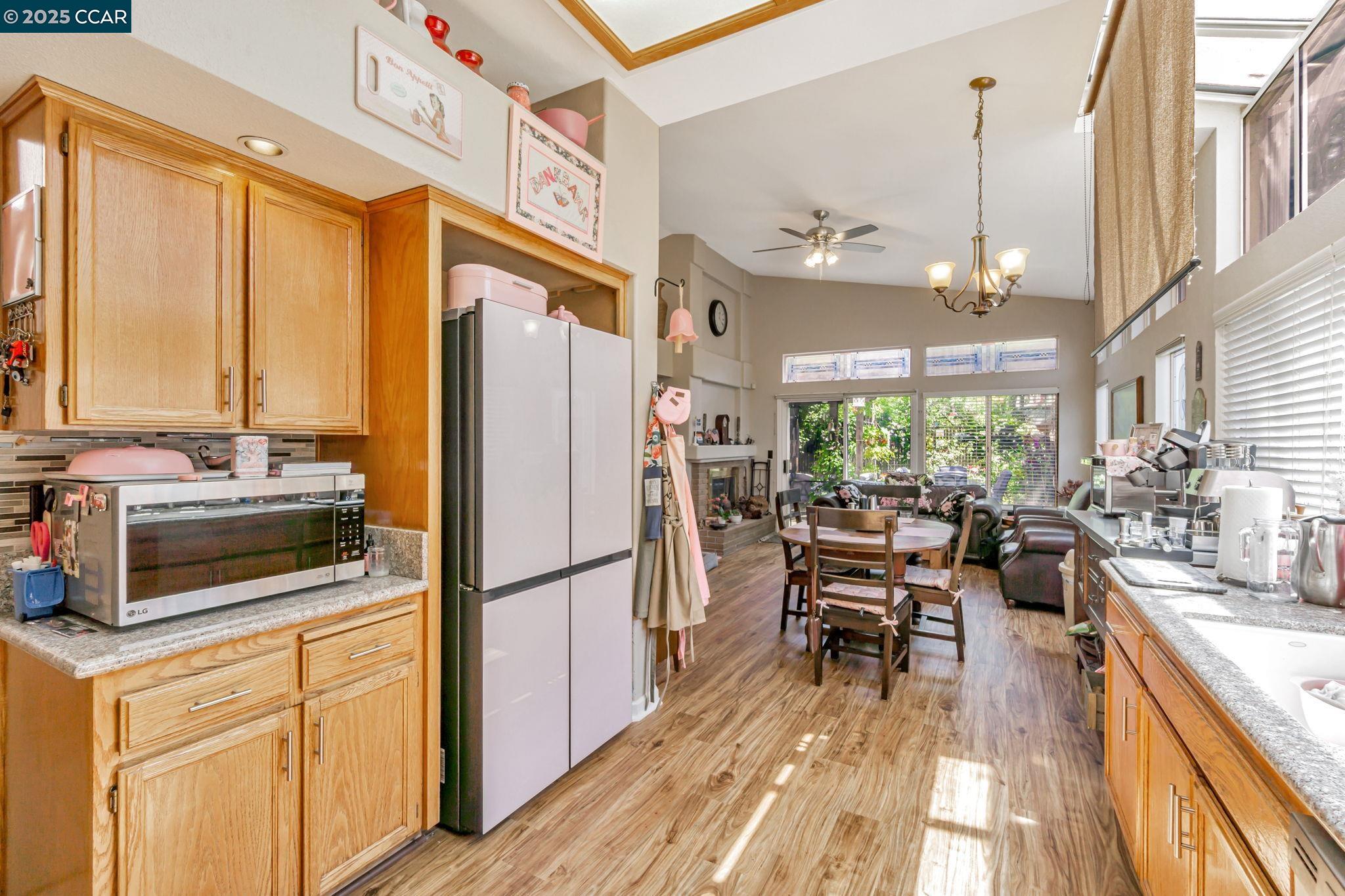 Detail Gallery Image 16 of 58 For 4043 Banbury Way, Antioch,  CA 94531 - 3 Beds | 3 Baths
