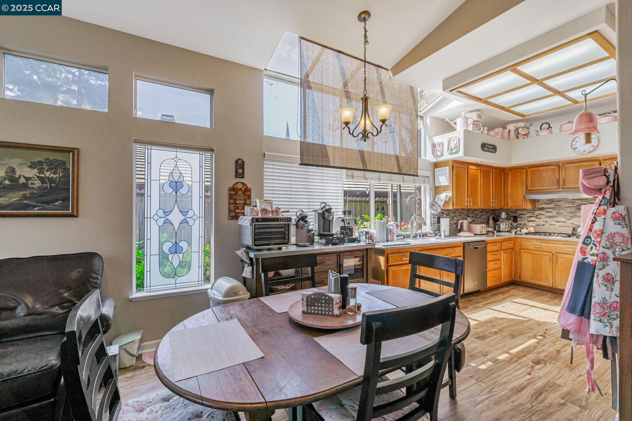 Detail Gallery Image 17 of 58 For 4043 Banbury Way, Antioch,  CA 94531 - 3 Beds | 3 Baths