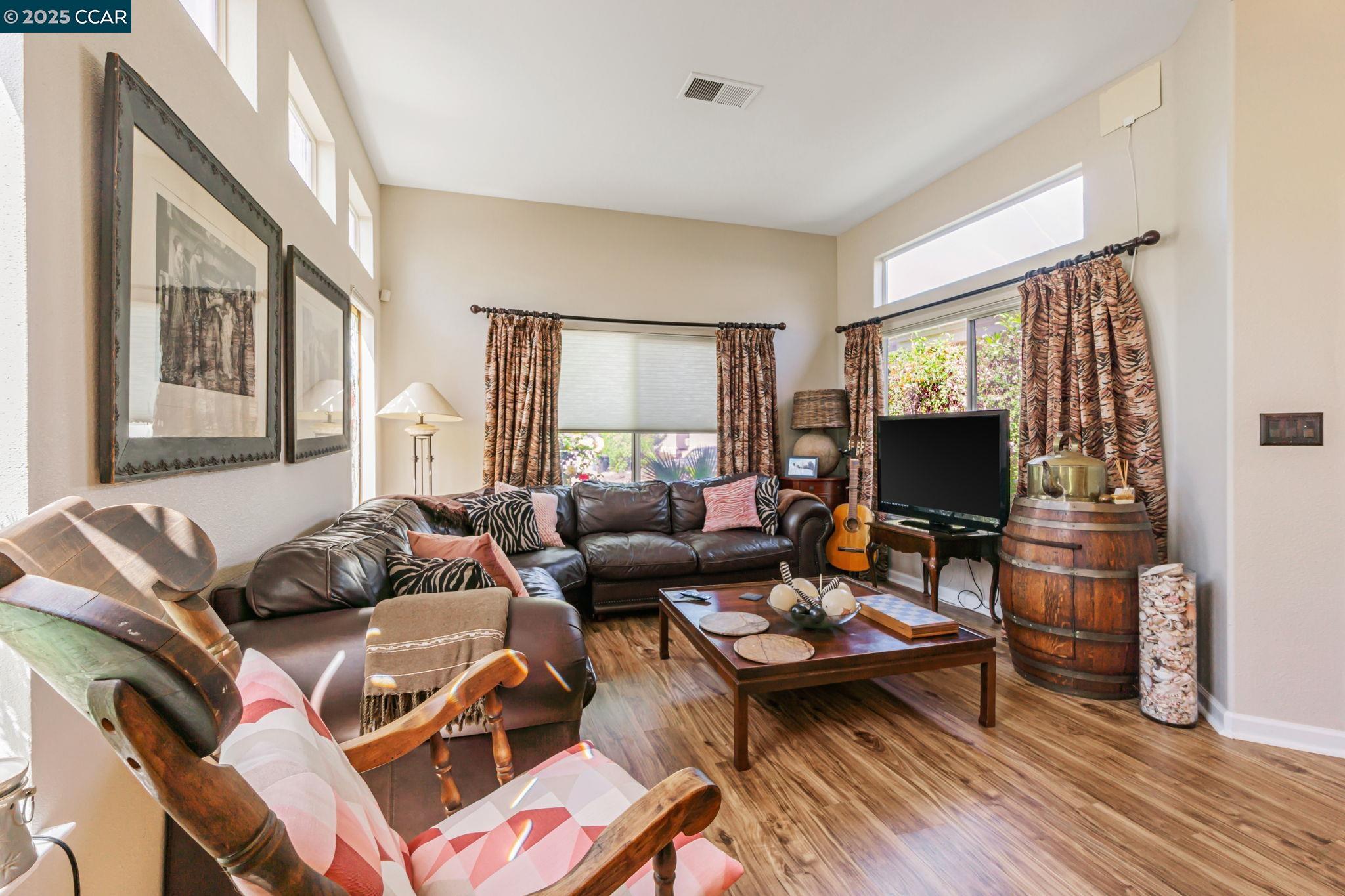 Detail Gallery Image 7 of 58 For 4043 Banbury Way, Antioch,  CA 94531 - 3 Beds | 3 Baths
