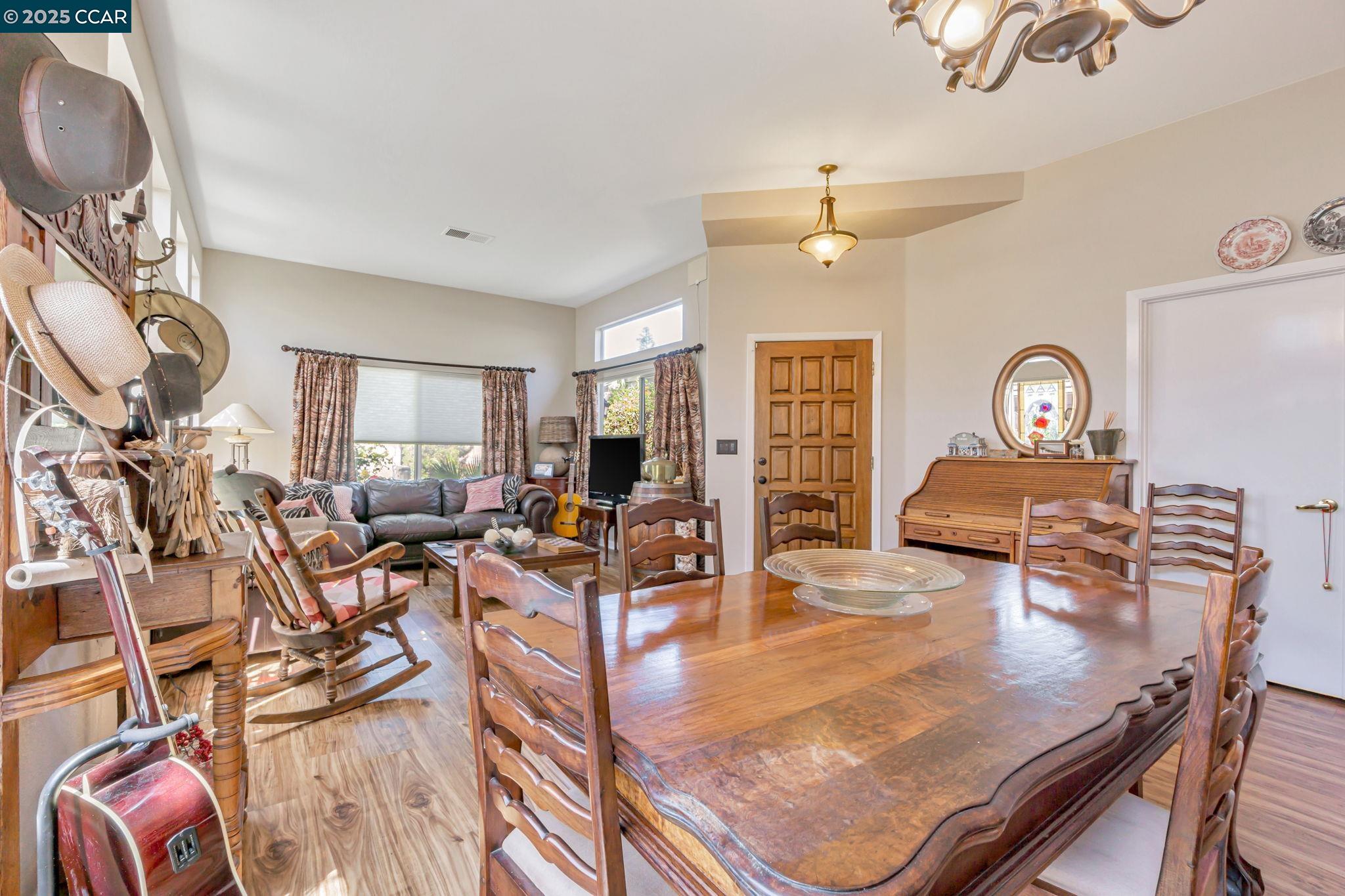 Detail Gallery Image 8 of 58 For 4043 Banbury Way, Antioch,  CA 94531 - 3 Beds | 3 Baths