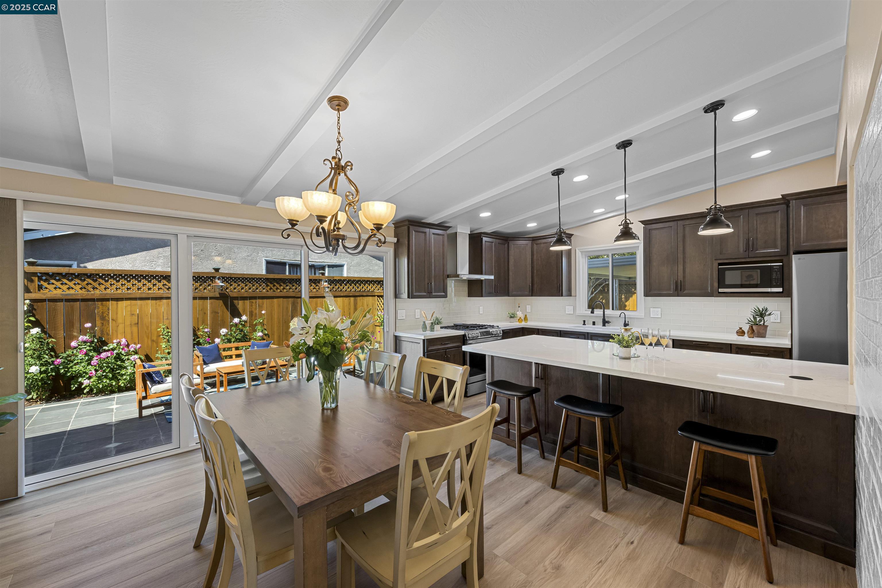 Detail Gallery Image 11 of 47 For 30450 Oakmont Way, Hayward,  CA 94544 - 3 Beds | 2 Baths