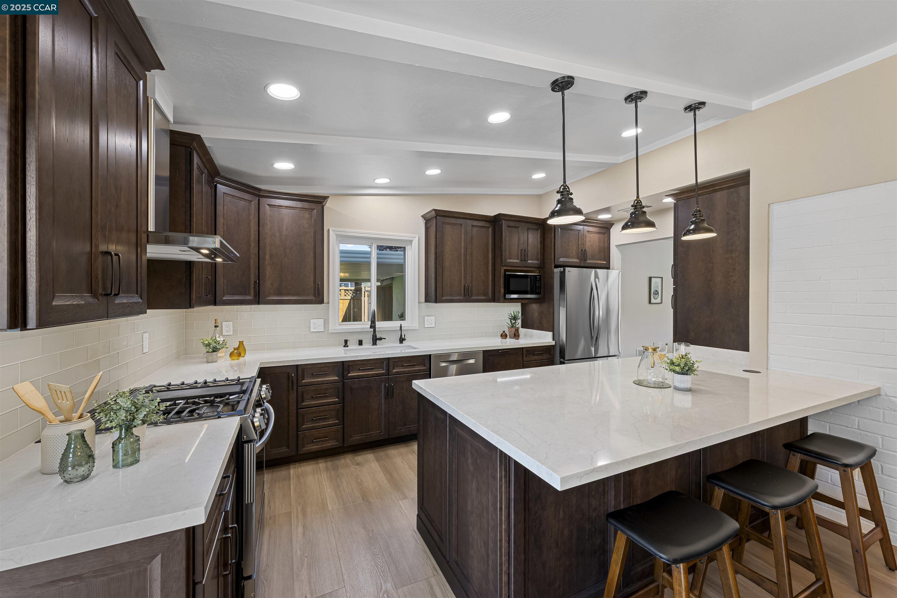Detail Gallery Image 14 of 47 For 30450 Oakmont Way, Hayward,  CA 94544 - 3 Beds | 2 Baths