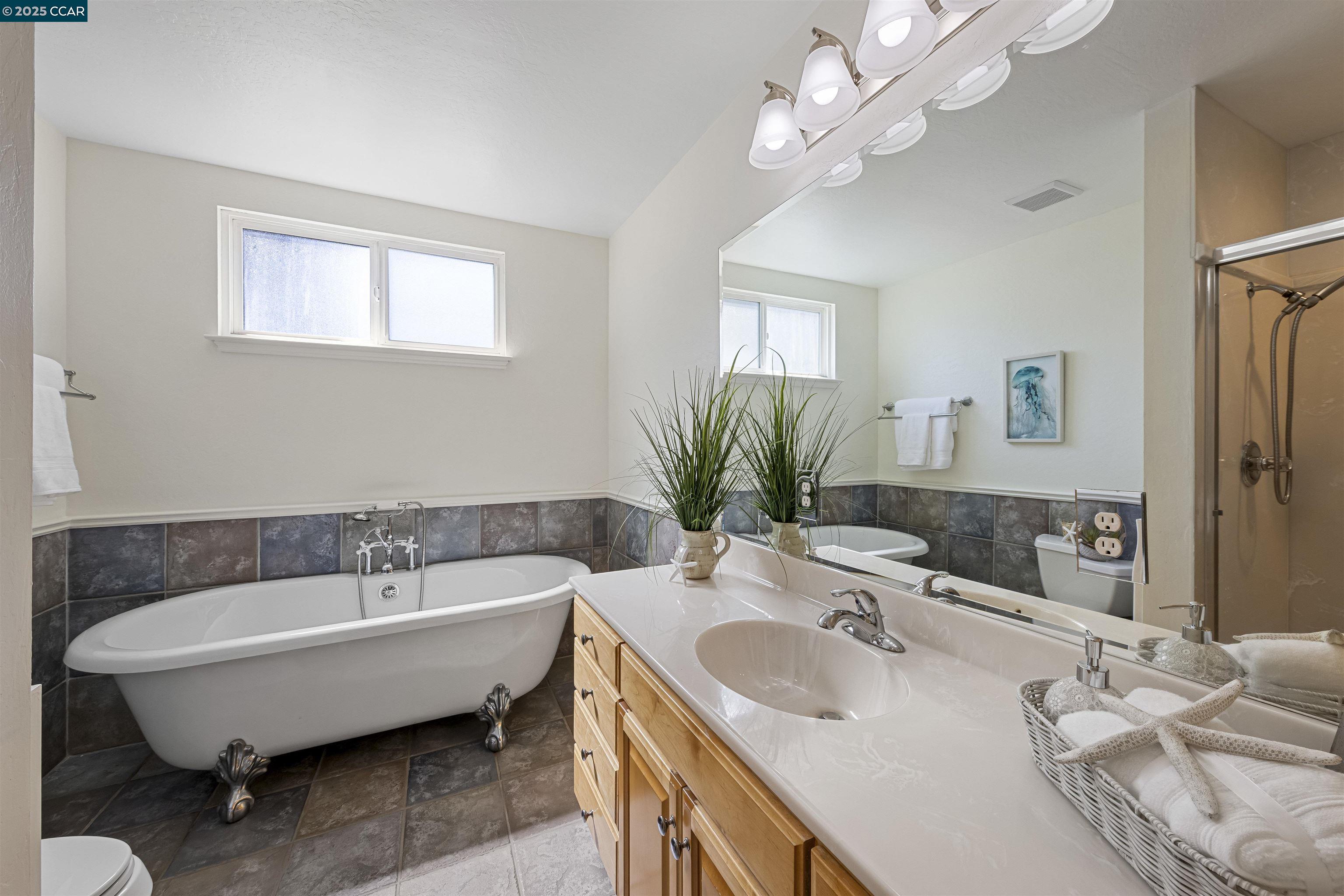 Detail Gallery Image 23 of 47 For 30450 Oakmont Way, Hayward,  CA 94544 - 3 Beds | 2 Baths