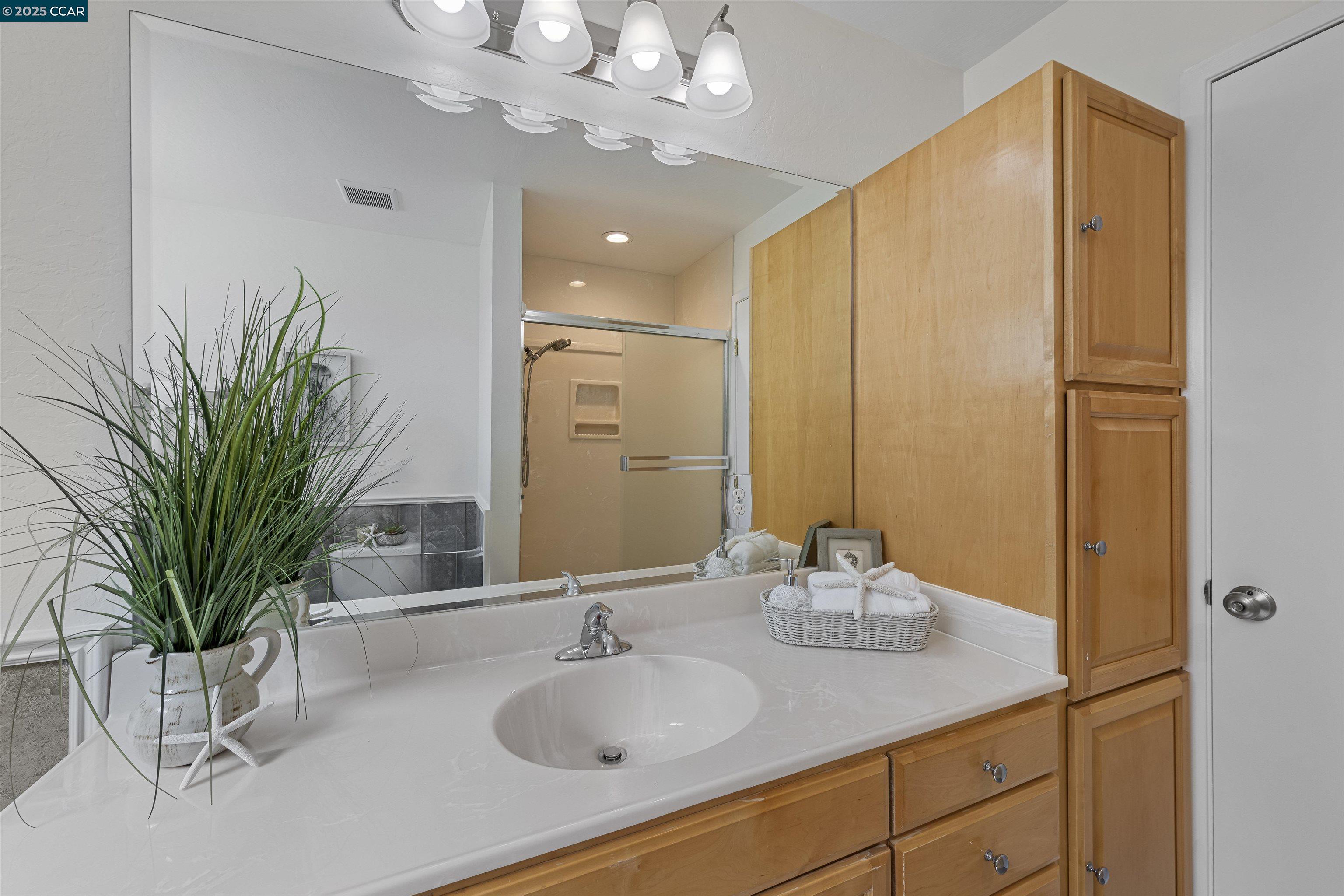 Detail Gallery Image 24 of 47 For 30450 Oakmont Way, Hayward,  CA 94544 - 3 Beds | 2 Baths