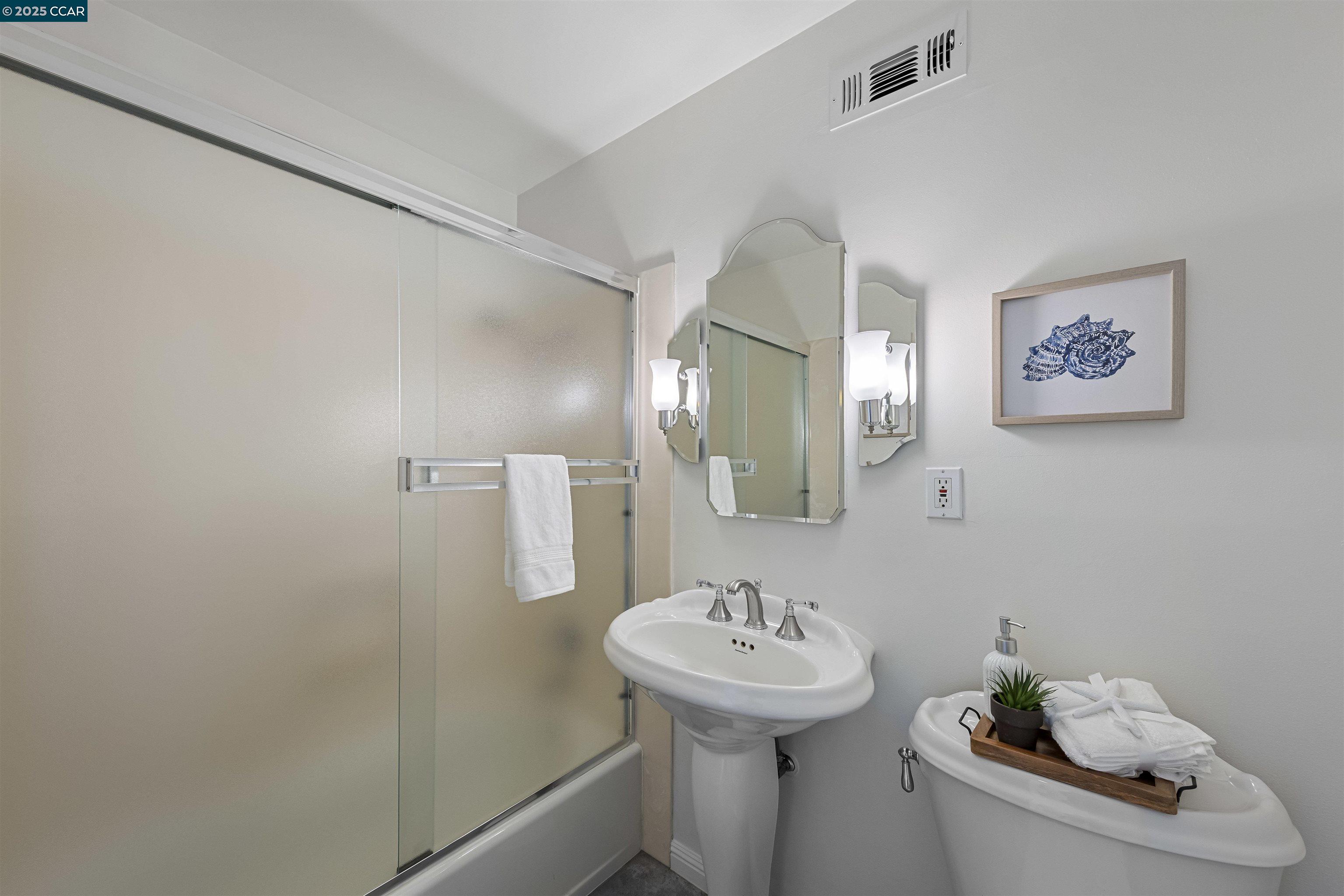Detail Gallery Image 32 of 47 For 30450 Oakmont Way, Hayward,  CA 94544 - 3 Beds | 2 Baths