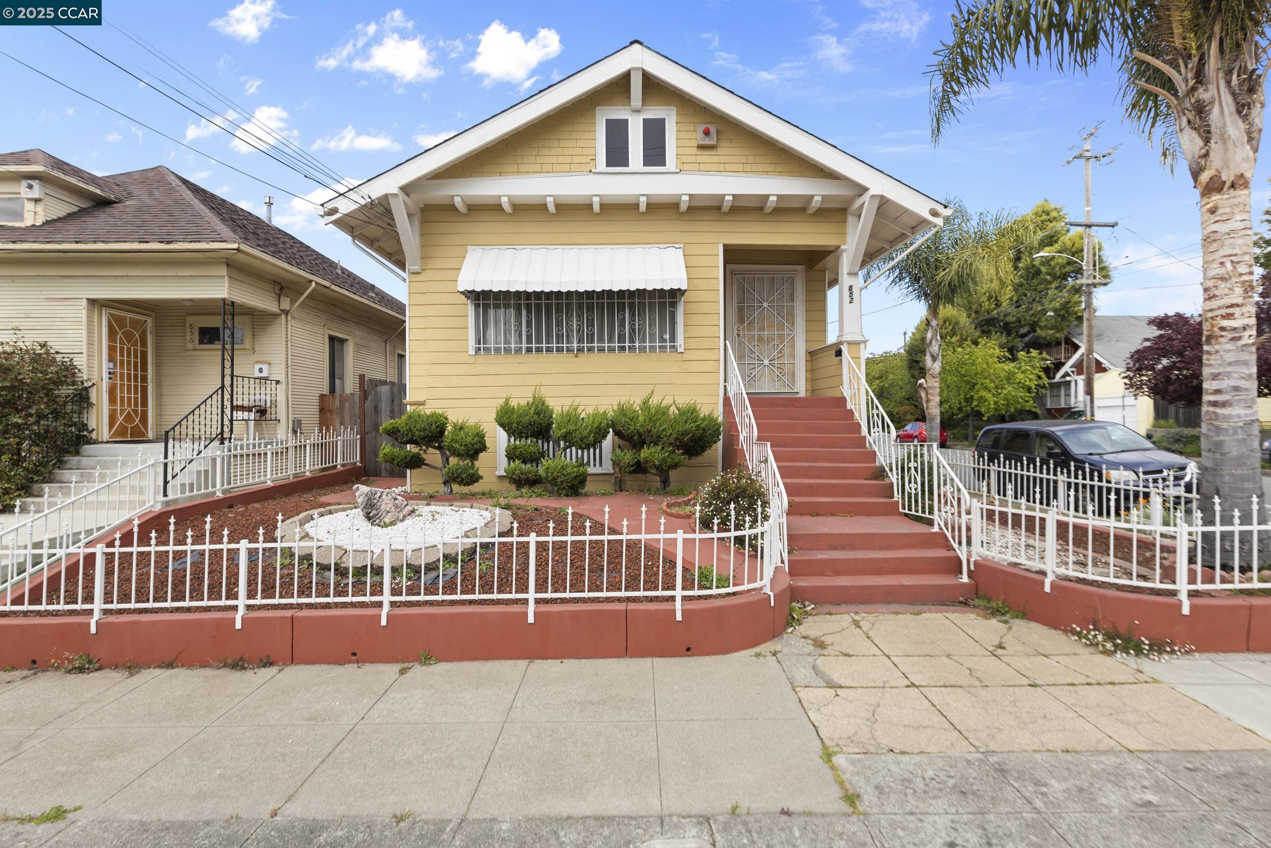 Detail Gallery Image 1 of 27 For 852 58th St, Oakland,  CA 94608 - 3 Beds | 2 Baths