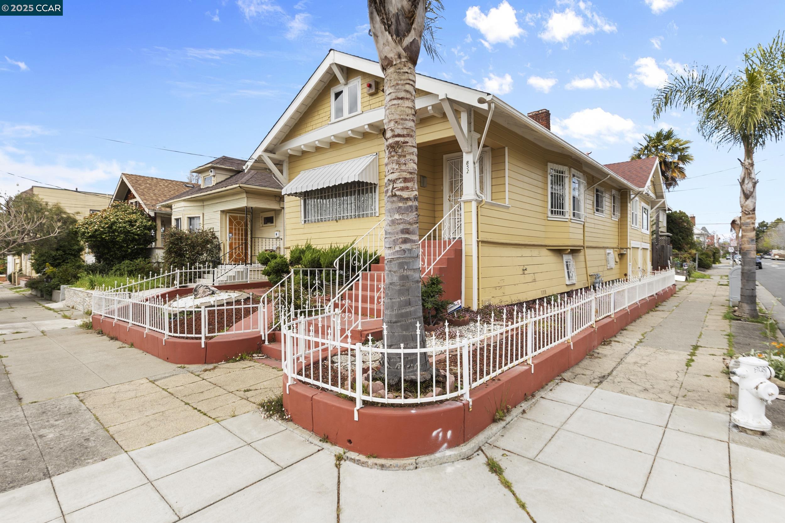 Detail Gallery Image 2 of 27 For 852 58th St, Oakland,  CA 94608 - 3 Beds | 2 Baths