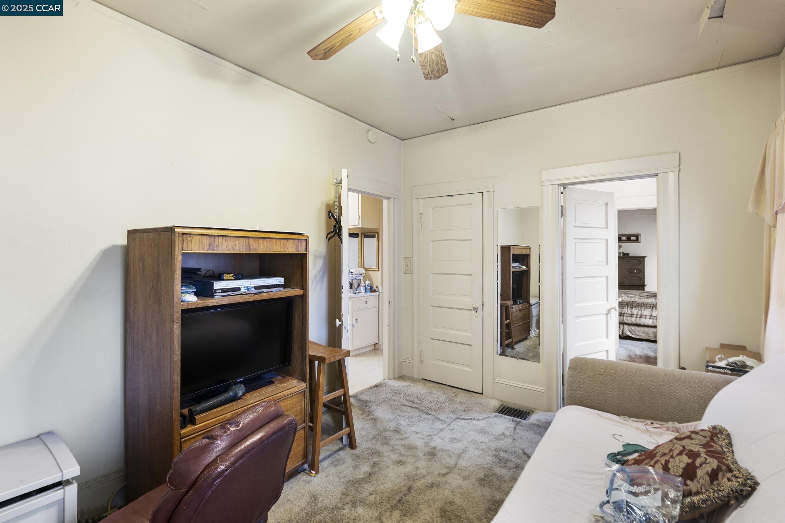 Detail Gallery Image 17 of 27 For 852 58th St, Oakland,  CA 94608 - 3 Beds | 2 Baths