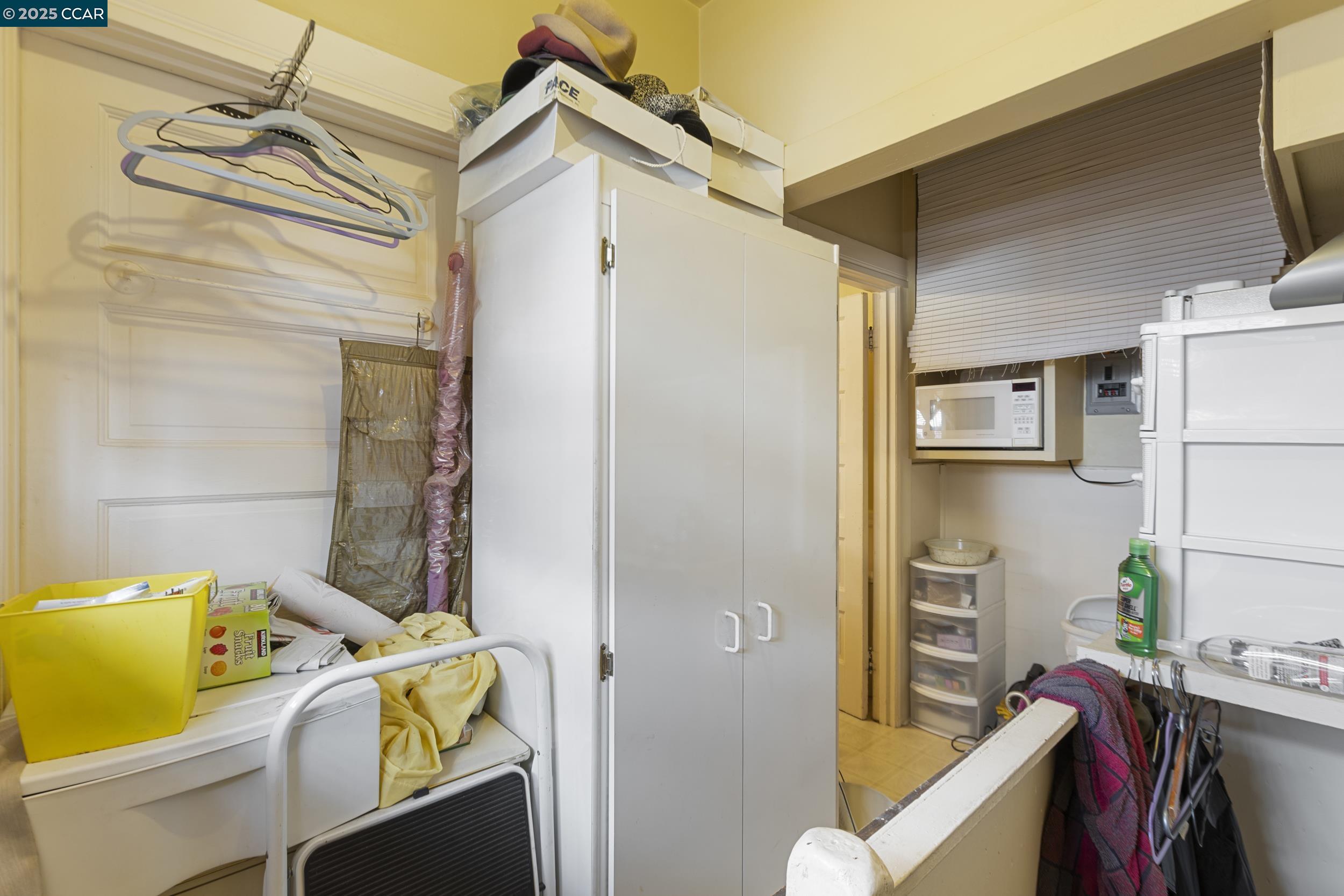 Detail Gallery Image 23 of 27 For 852 58th St, Oakland,  CA 94608 - 3 Beds | 2 Baths