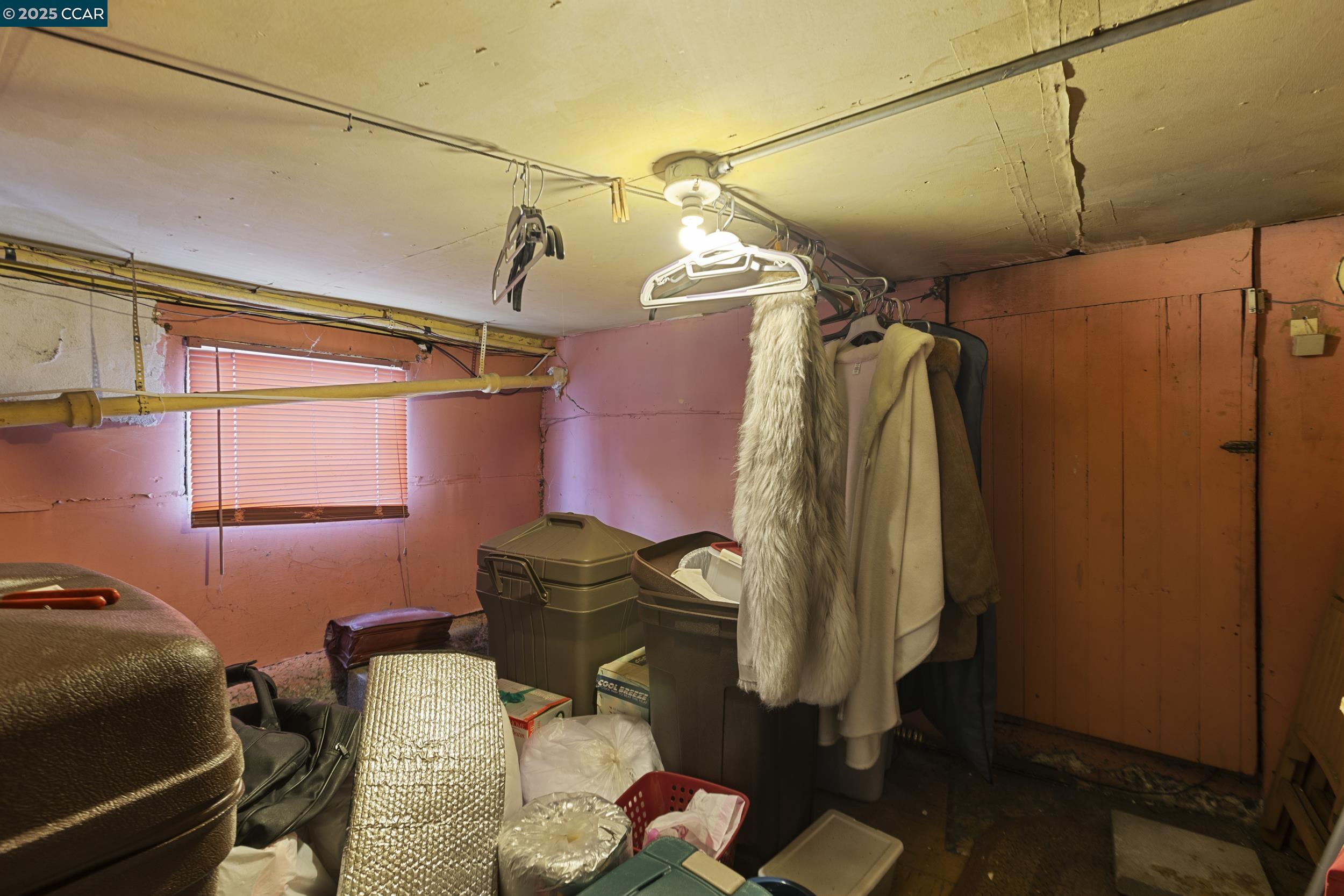 Detail Gallery Image 24 of 27 For 852 58th St, Oakland,  CA 94608 - 3 Beds | 2 Baths