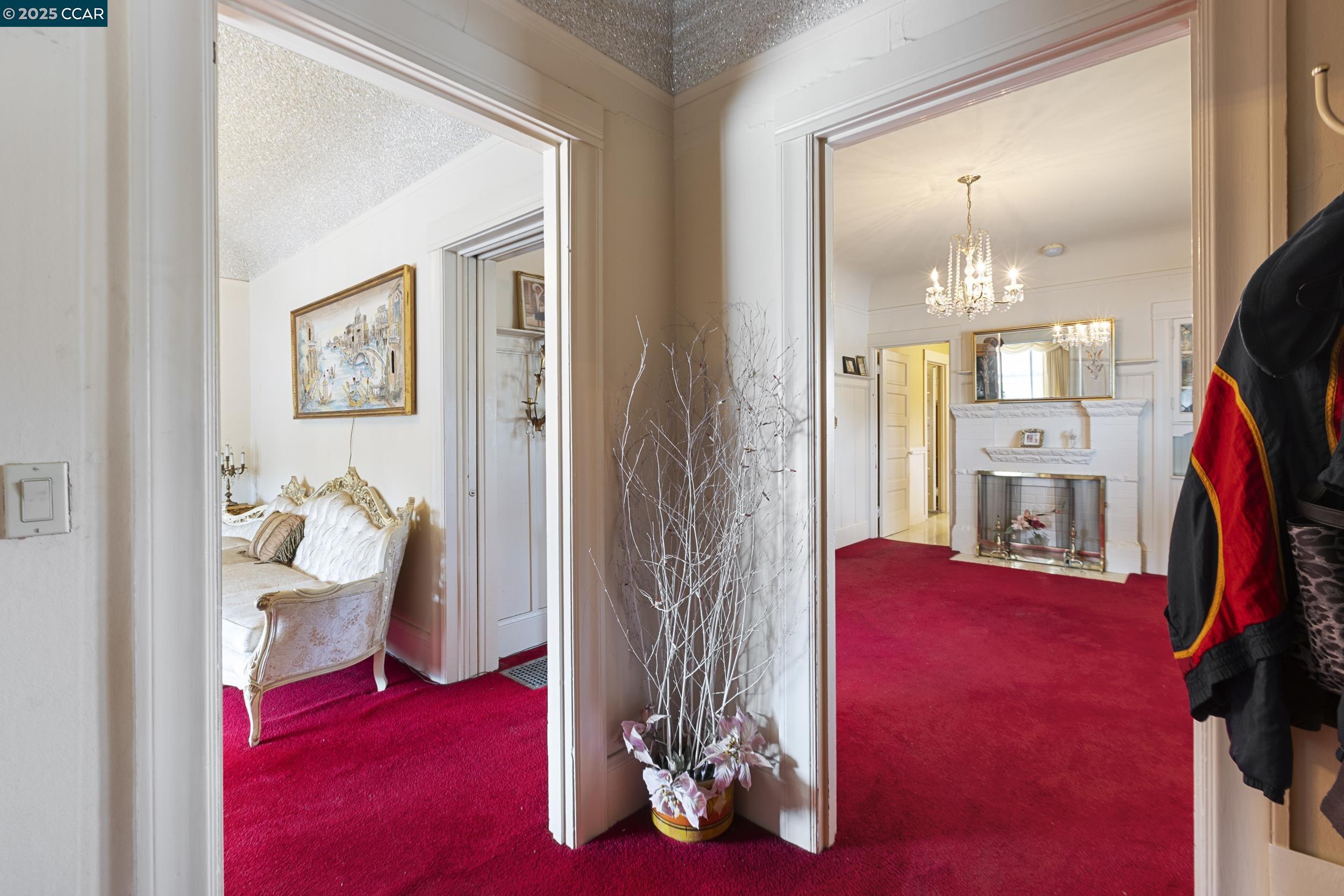 Detail Gallery Image 5 of 27 For 852 58th St, Oakland,  CA 94608 - 3 Beds | 2 Baths