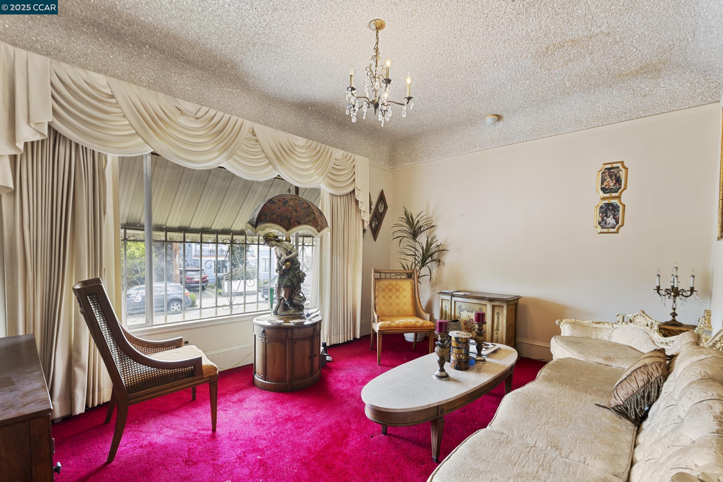 Detail Gallery Image 6 of 27 For 852 58th St, Oakland,  CA 94608 - 3 Beds | 2 Baths