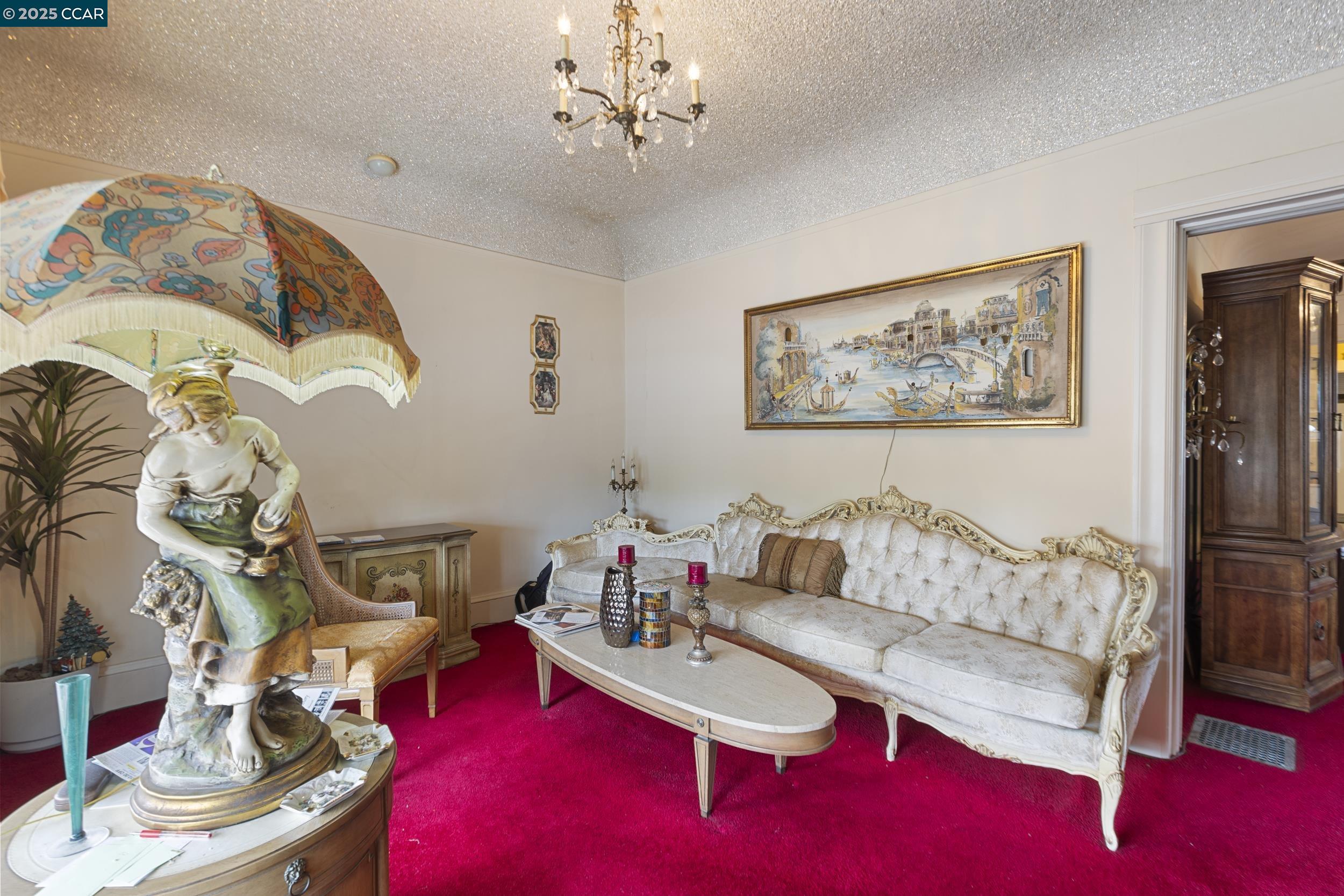 Detail Gallery Image 7 of 27 For 852 58th St, Oakland,  CA 94608 - 3 Beds | 2 Baths