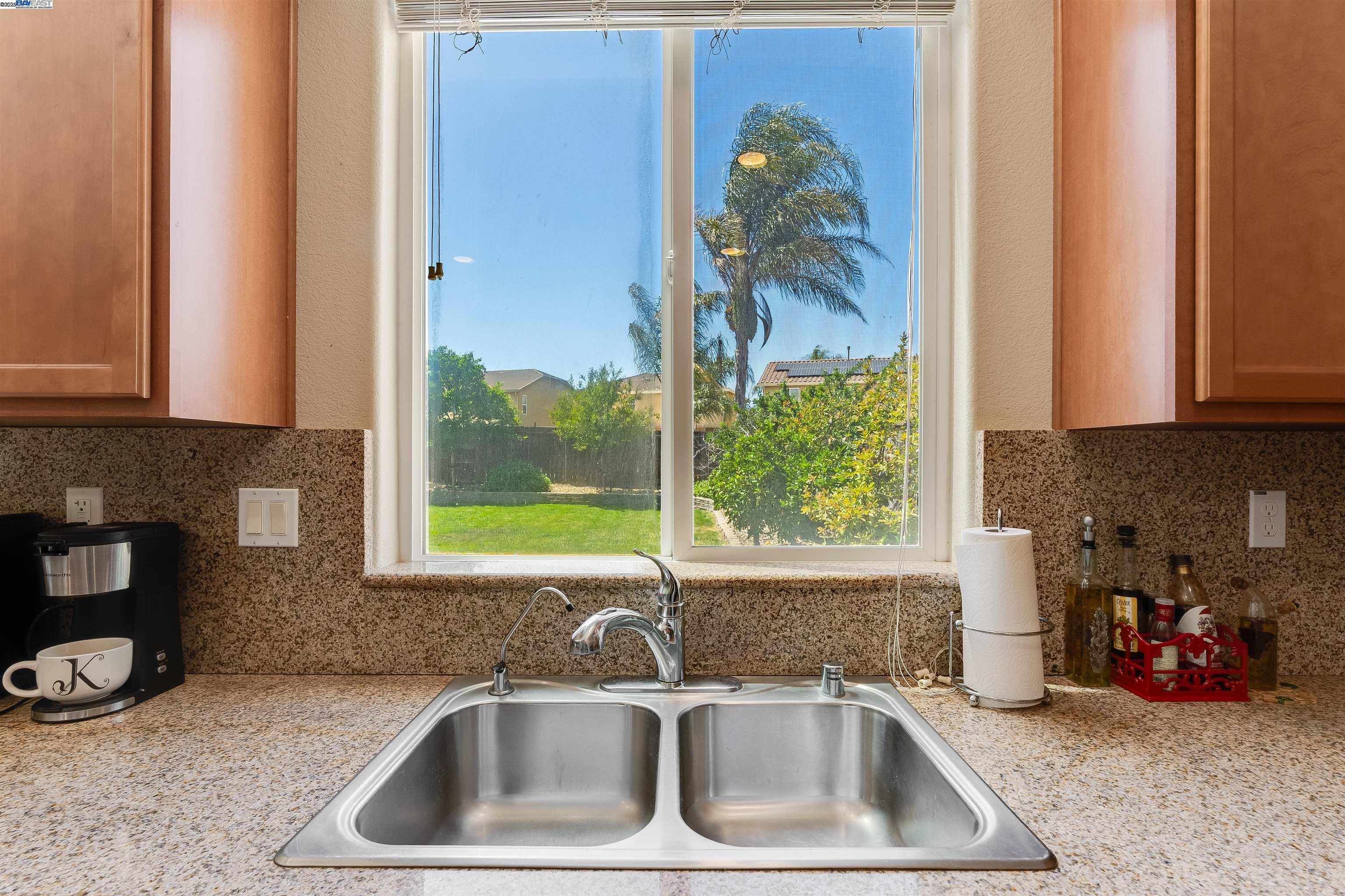 Detail Gallery Image 11 of 38 For 42 Sugarbush Ct, Oakley,  CA 94561 - 5 Beds | 3 Baths