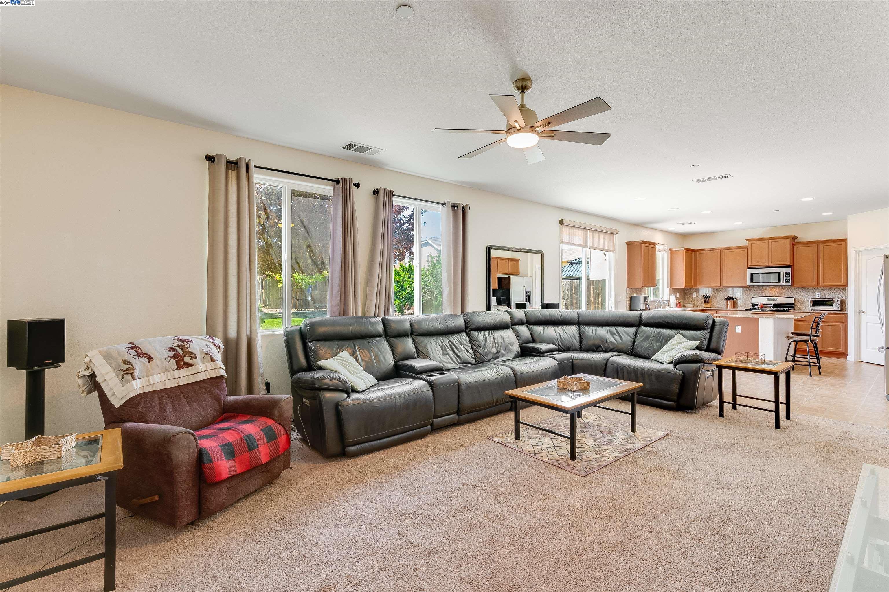 Detail Gallery Image 15 of 38 For 42 Sugarbush Ct, Oakley,  CA 94561 - 5 Beds | 3 Baths