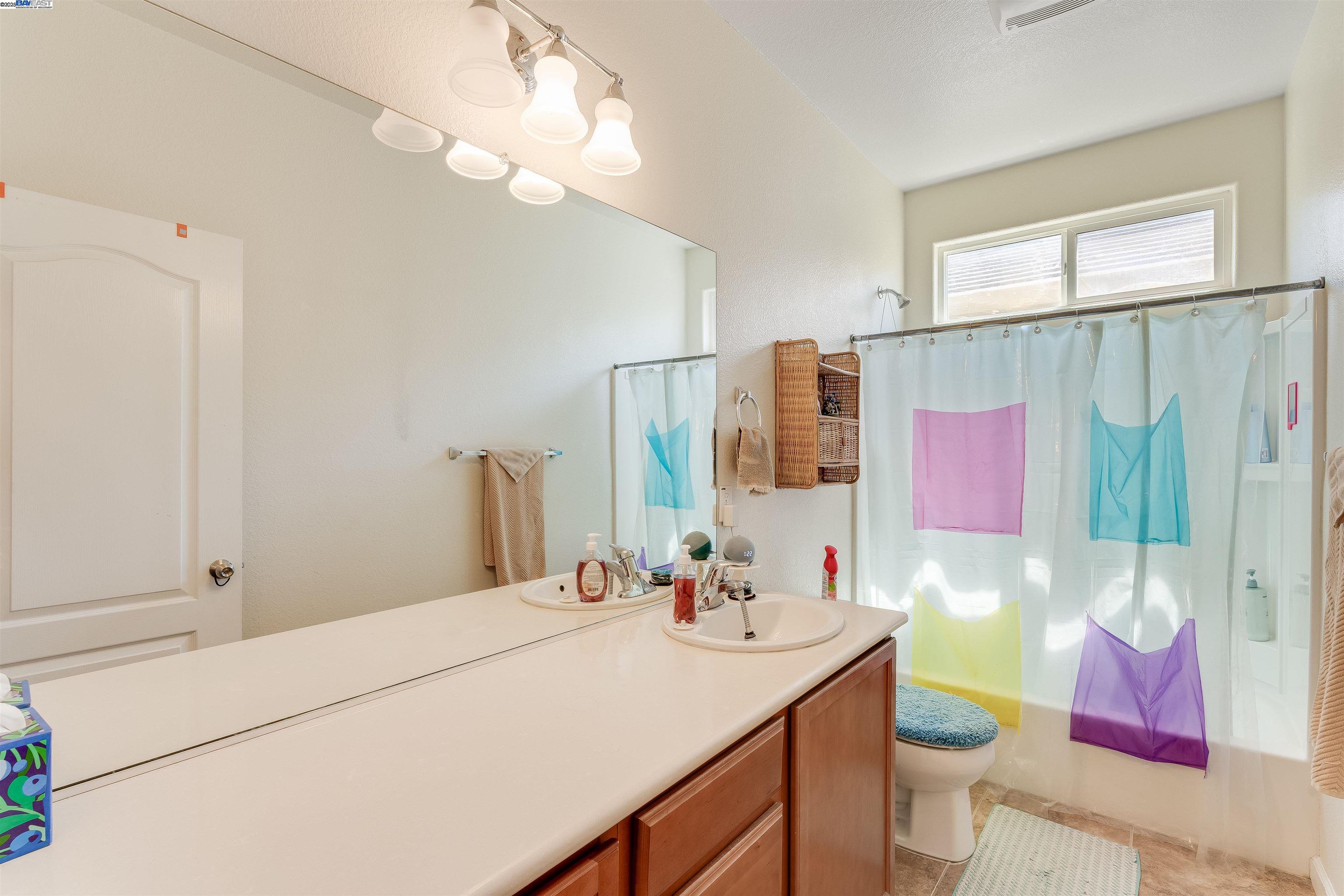 Detail Gallery Image 25 of 38 For 42 Sugarbush Ct, Oakley,  CA 94561 - 5 Beds | 3 Baths