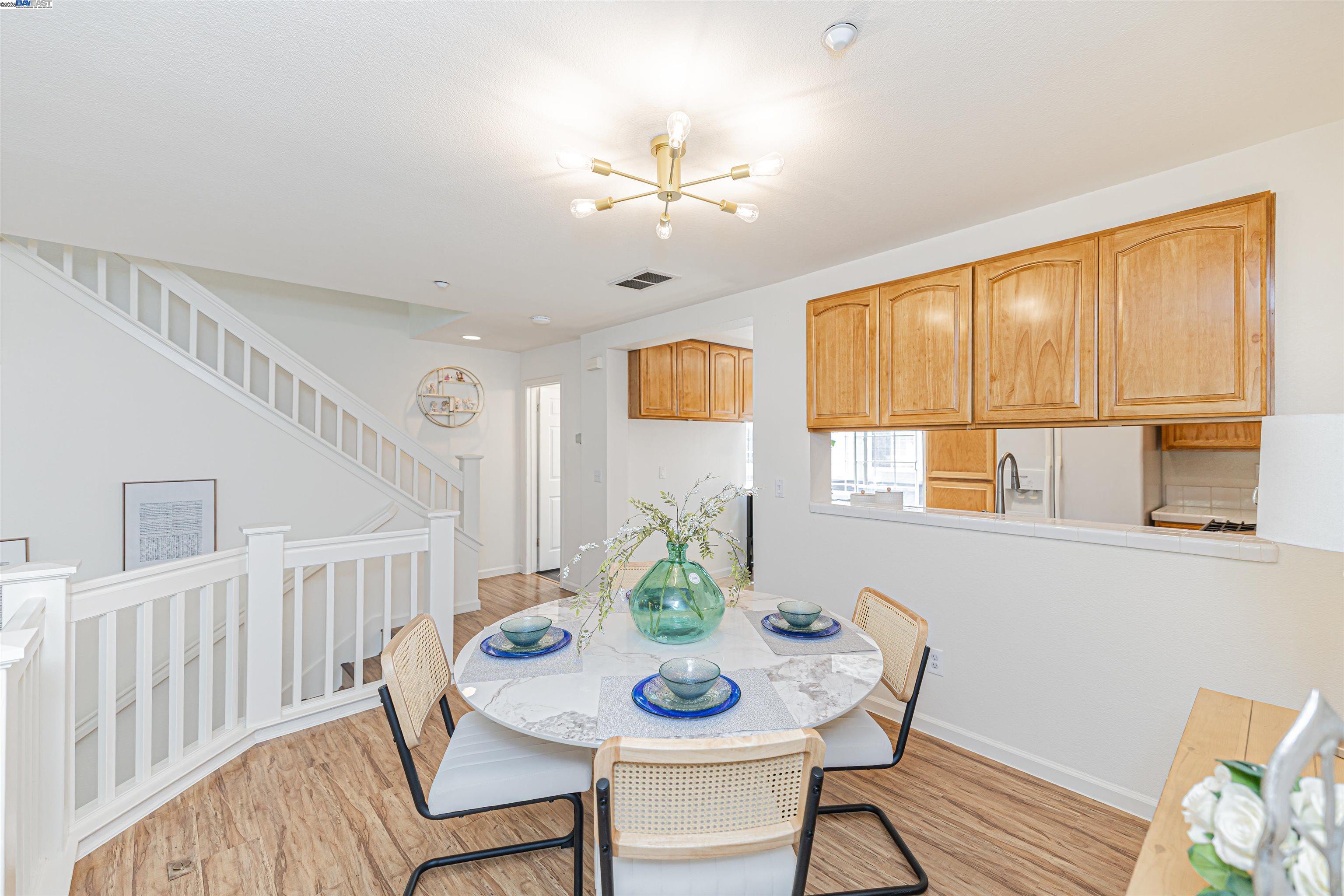 Detail Gallery Image 11 of 24 For 1125 Homer Cmn, San Jose,  CA 95131 - 2 Beds | 2/1 Baths