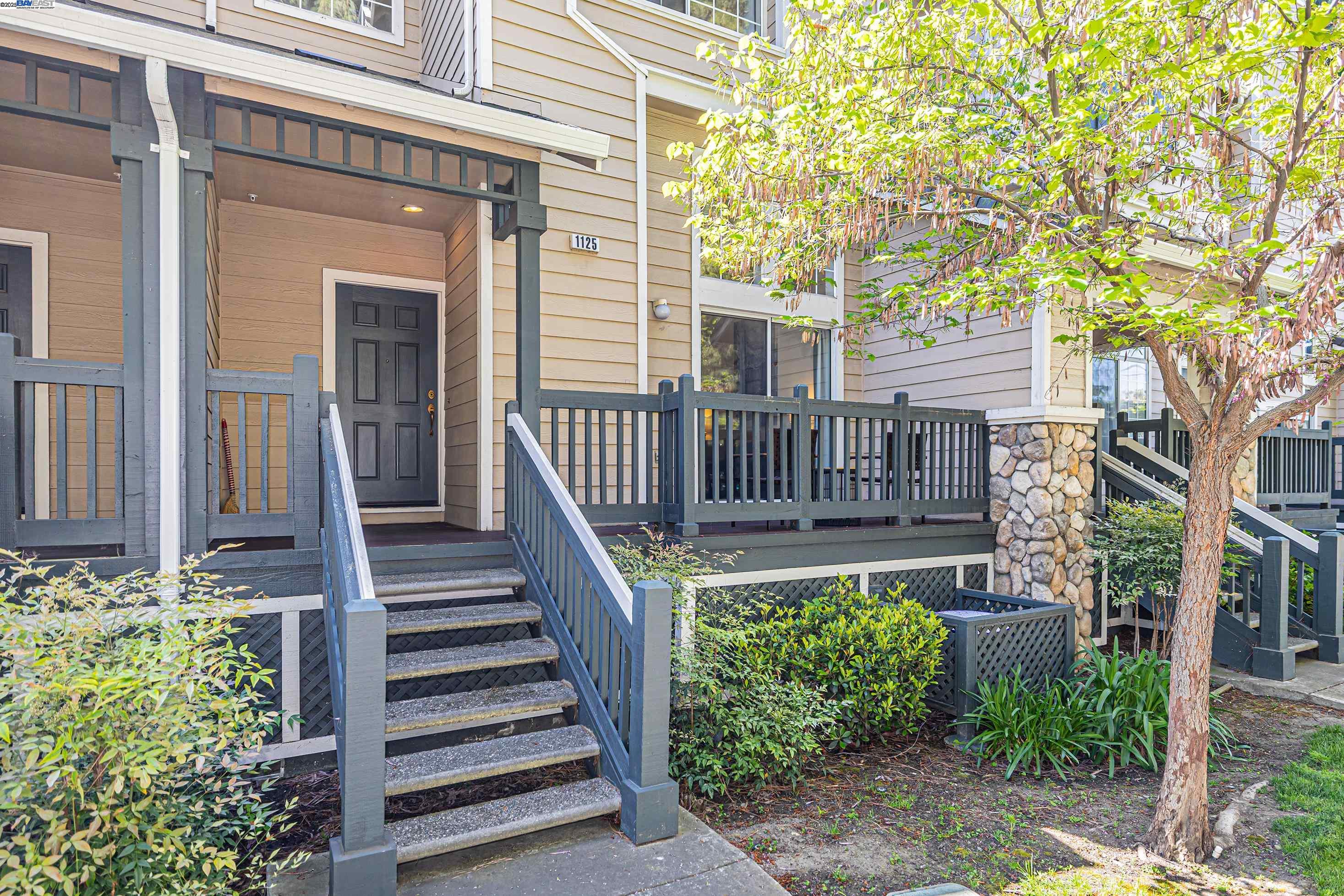 Detail Gallery Image 3 of 24 For 1125 Homer Cmn, San Jose,  CA 95131 - 2 Beds | 2/1 Baths