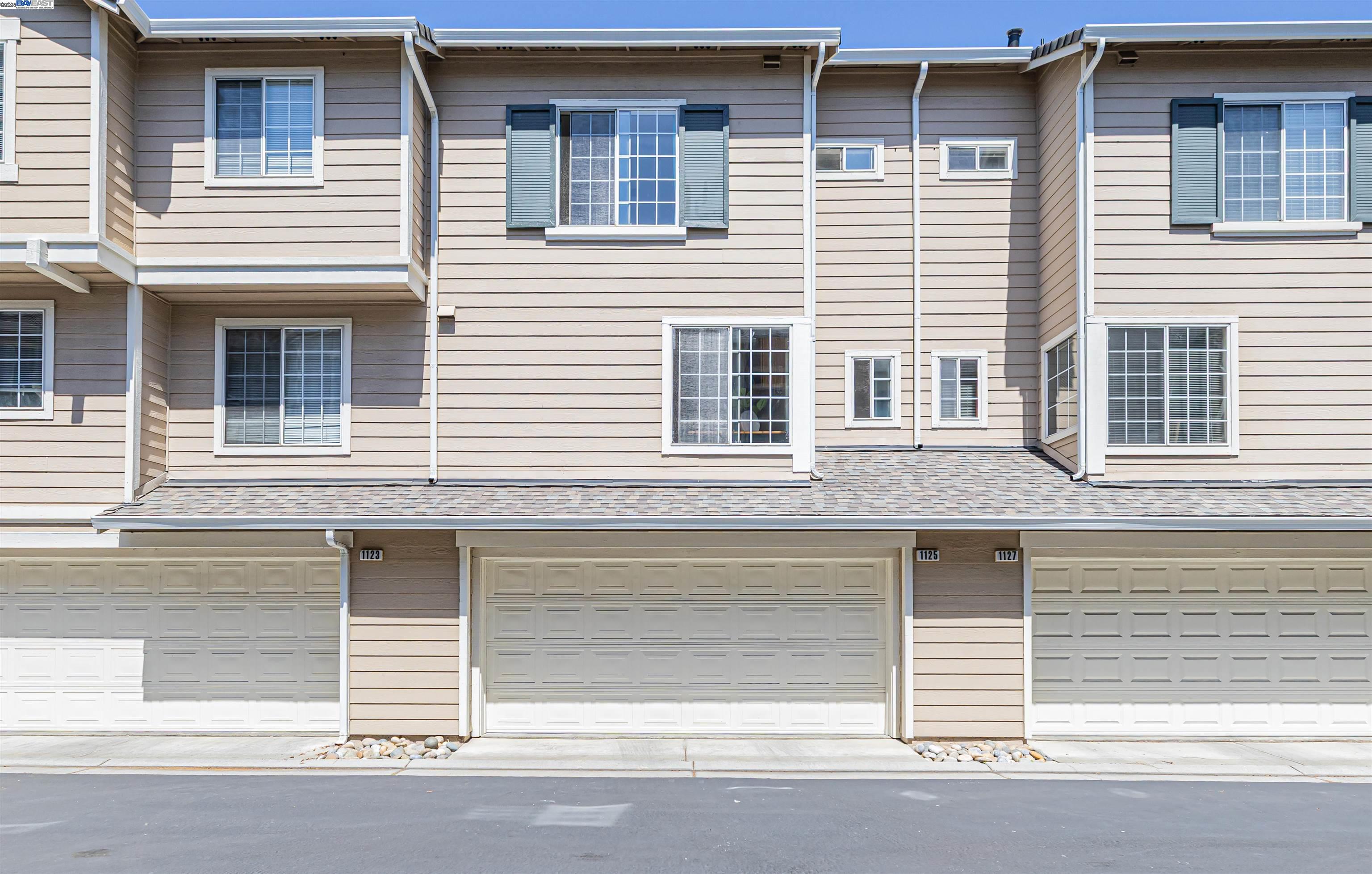 Detail Gallery Image 4 of 24 For 1125 Homer Cmn, San Jose,  CA 95131 - 2 Beds | 2/1 Baths