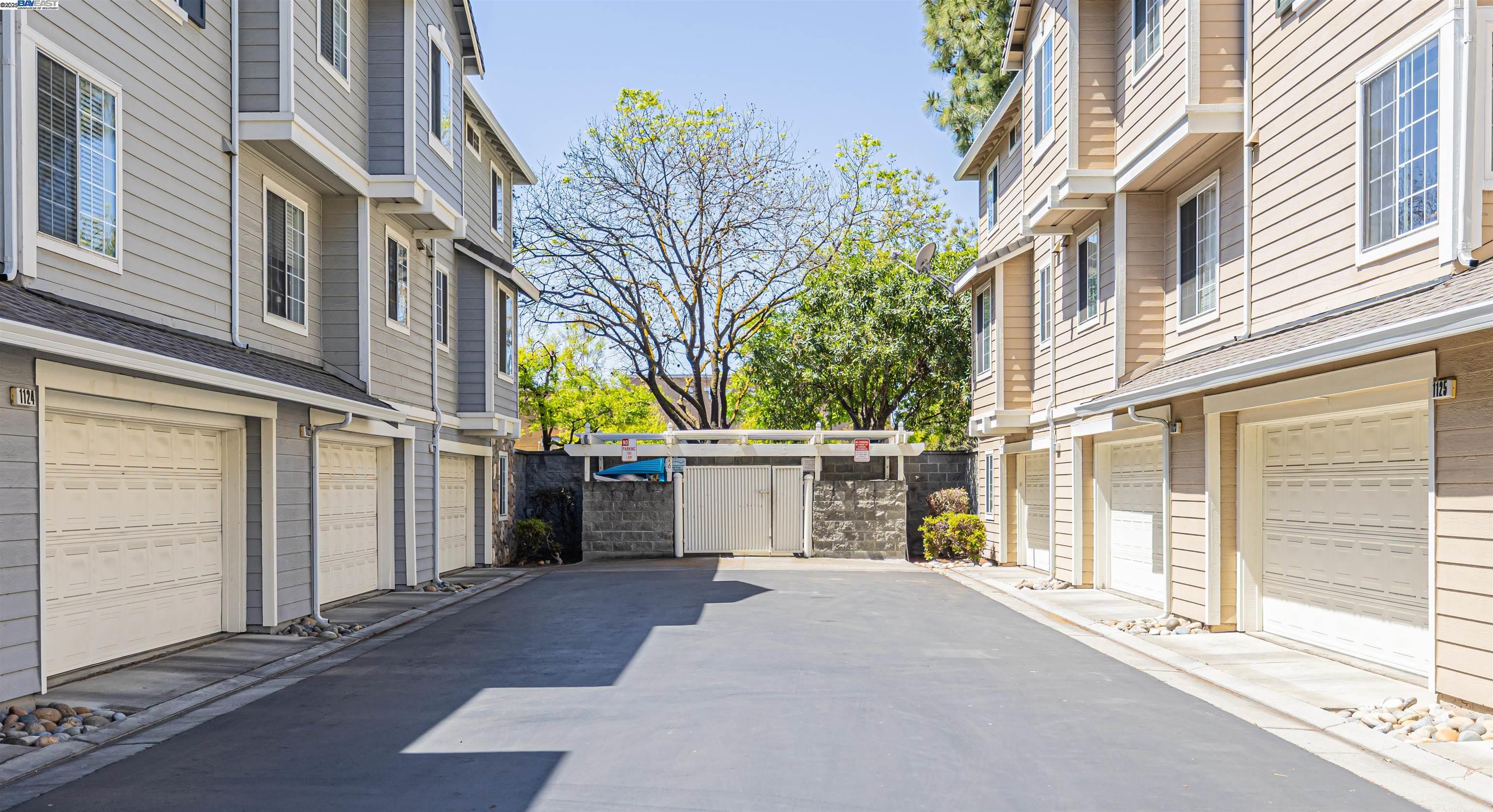 Detail Gallery Image 5 of 24 For 1125 Homer Cmn, San Jose,  CA 95131 - 2 Beds | 2/1 Baths
