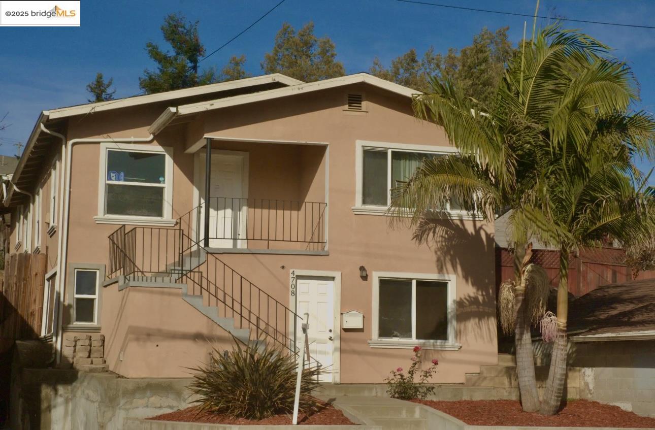 Detail Gallery Image 1 of 27 For 4708 Macarthur Blvd., Oakland,  CA 94619 - 3 Beds | 2 Baths
