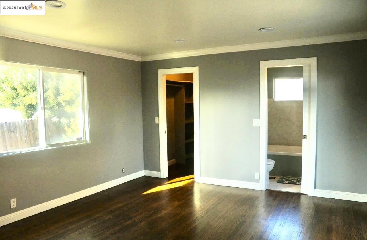 Detail Gallery Image 15 of 27 For 4708 Macarthur Blvd., Oakland,  CA 94619 - 3 Beds | 2 Baths