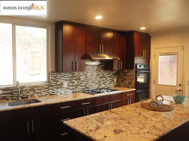 Detail Gallery Image 19 of 27 For 4708 Macarthur Blvd., Oakland,  CA 94619 - 3 Beds | 2 Baths