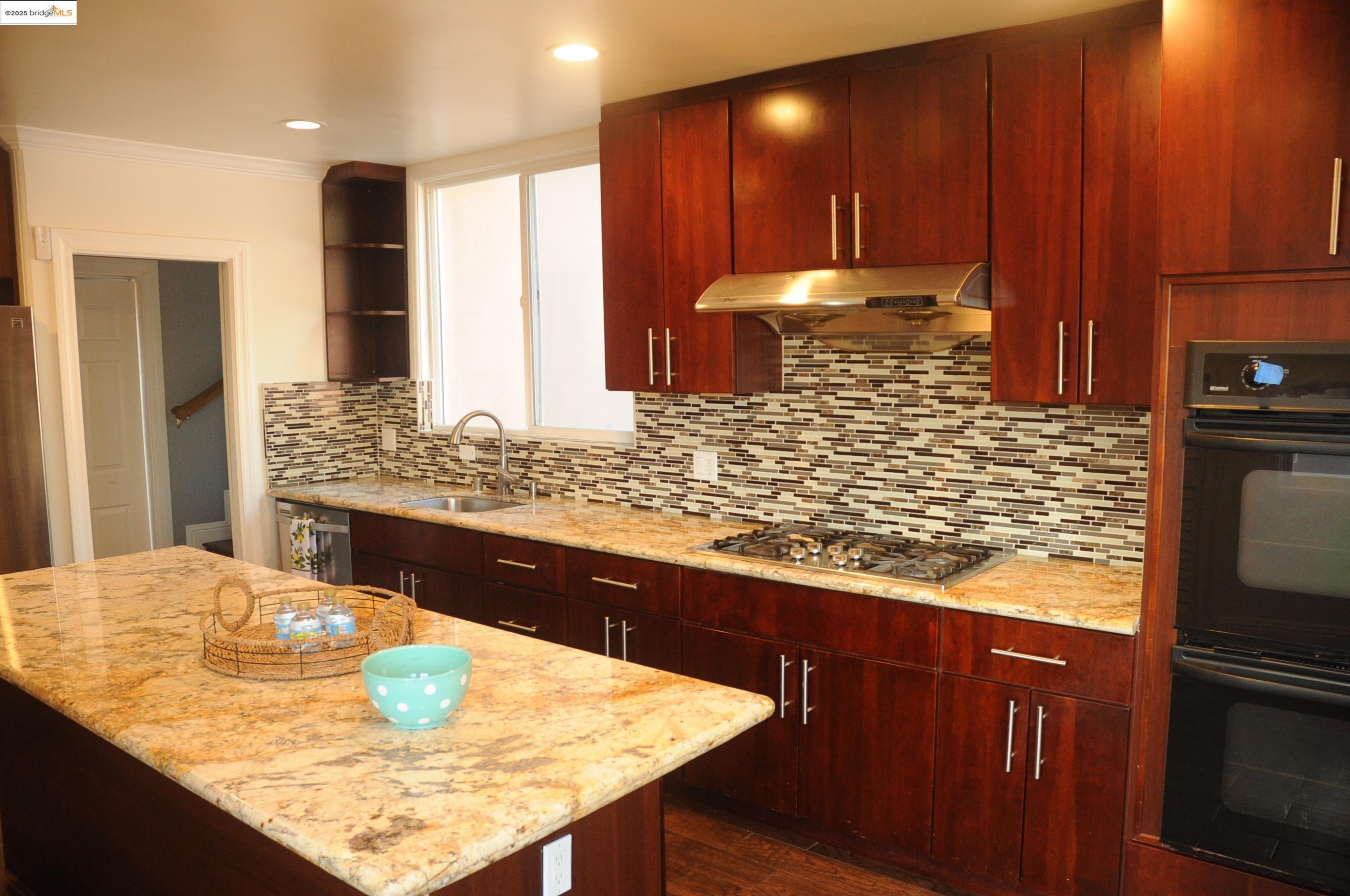 Detail Gallery Image 20 of 27 For 4708 Macarthur Blvd., Oakland,  CA 94619 - 3 Beds | 2 Baths