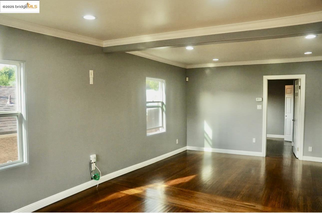 Detail Gallery Image 6 of 27 For 4708 Macarthur Blvd., Oakland,  CA 94619 - 3 Beds | 2 Baths