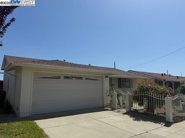 Detail Gallery Image 2 of 12 For 26772 Peterman Ave, Hayward,  CA 94545 - 3 Beds | 2 Baths