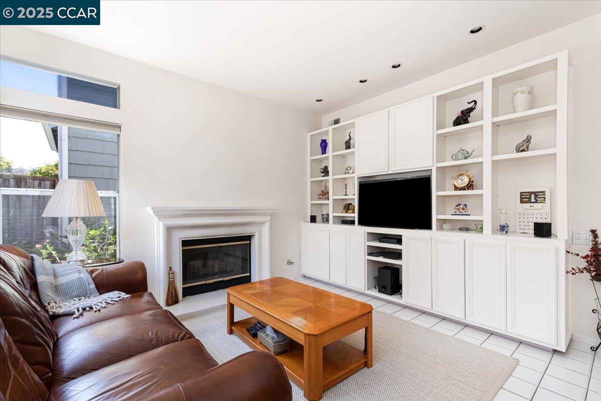 Detail Gallery Image 12 of 37 For 48 Southwind Cir, Richmond,  CA 94804 - 3 Beds | 2/1 Baths