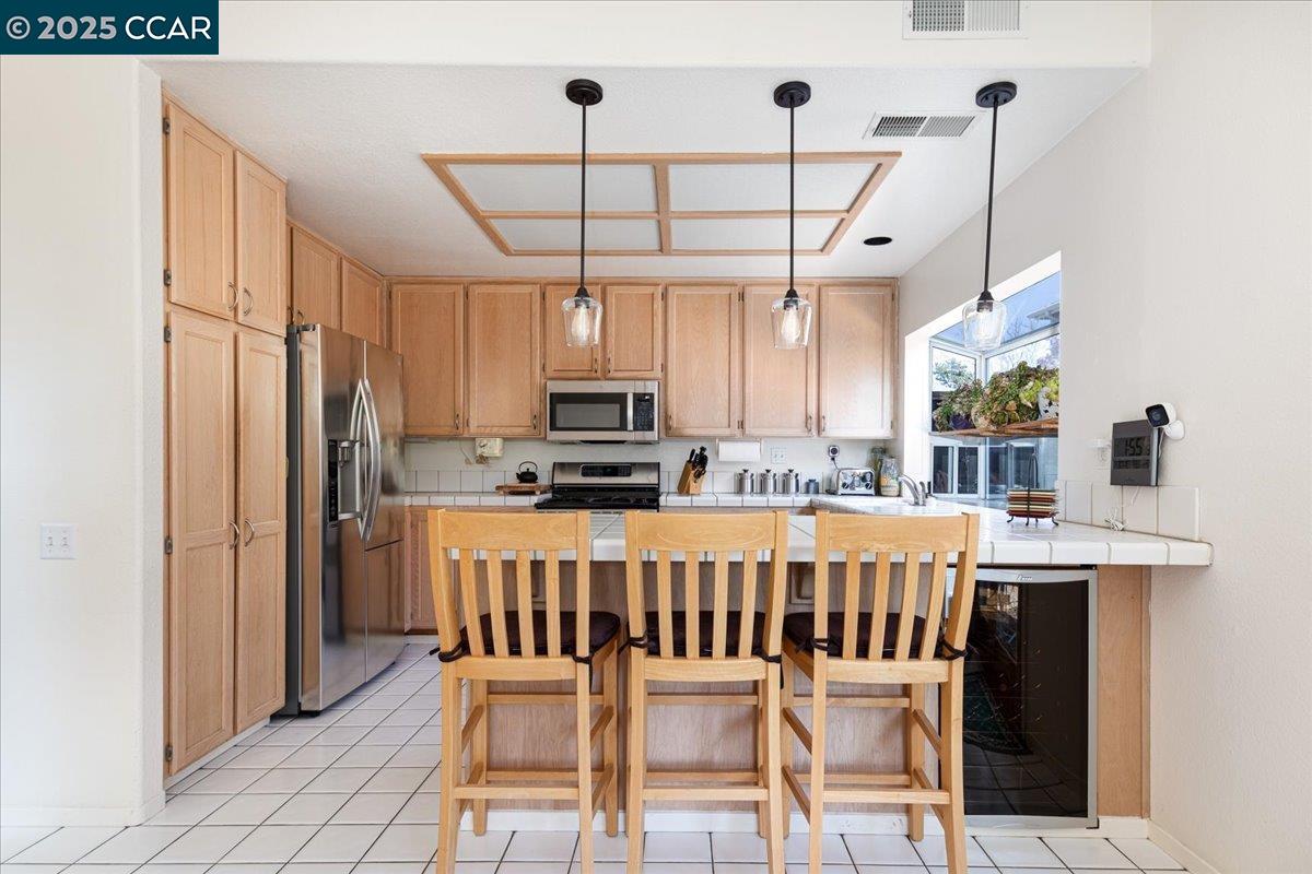 Detail Gallery Image 14 of 37 For 48 Southwind Cir, Richmond,  CA 94804 - 3 Beds | 2/1 Baths