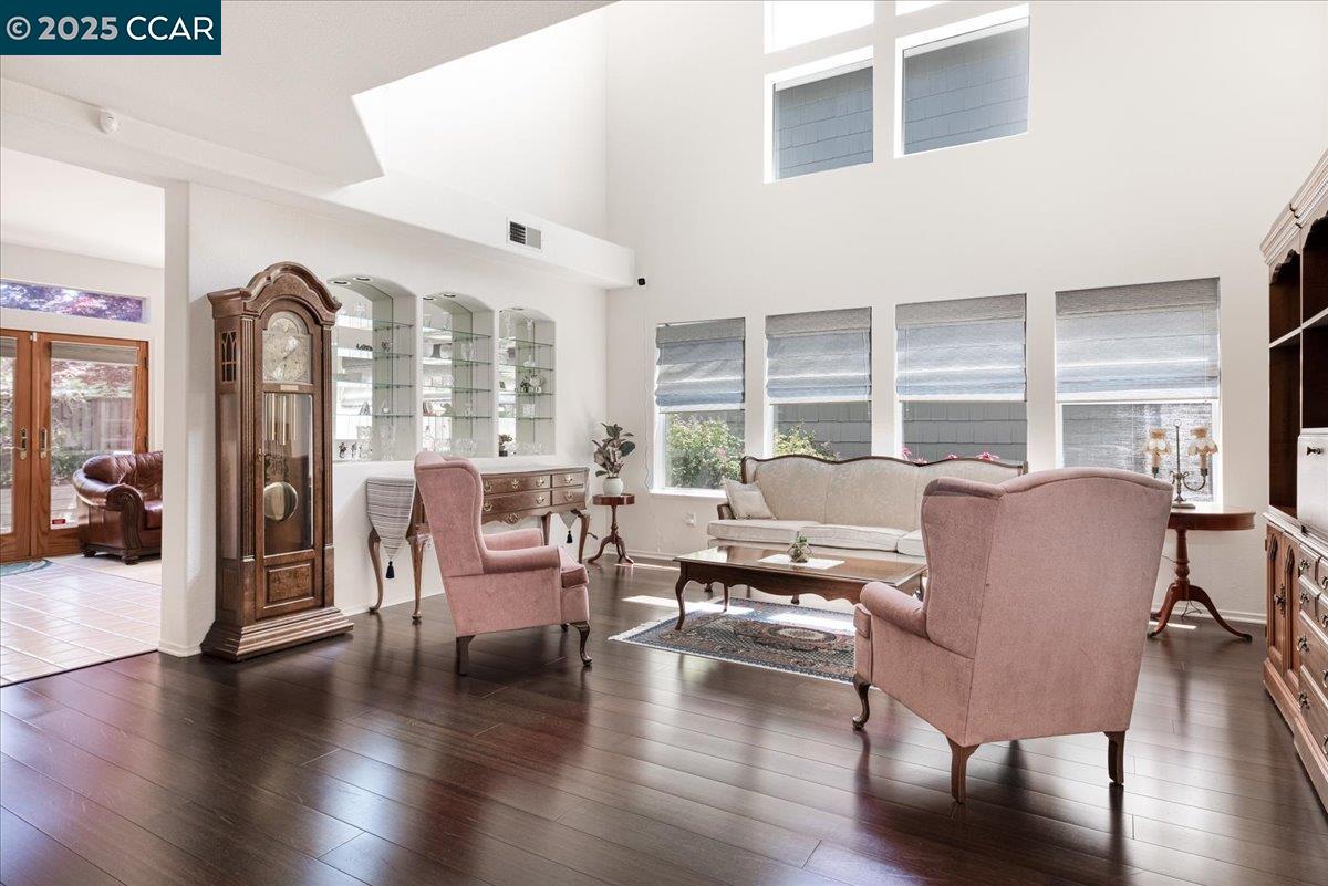 Detail Gallery Image 5 of 37 For 48 Southwind Cir, Richmond,  CA 94804 - 3 Beds | 2/1 Baths