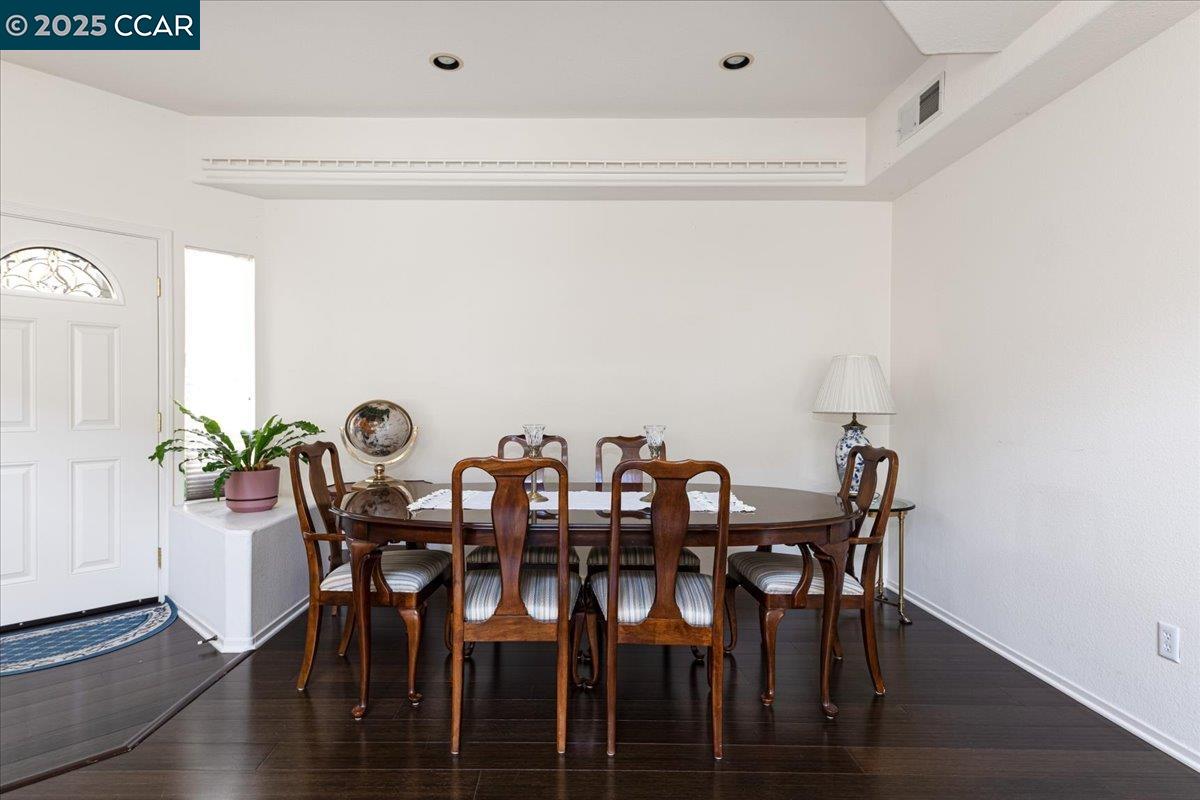 Detail Gallery Image 8 of 37 For 48 Southwind Cir, Richmond,  CA 94804 - 3 Beds | 2/1 Baths