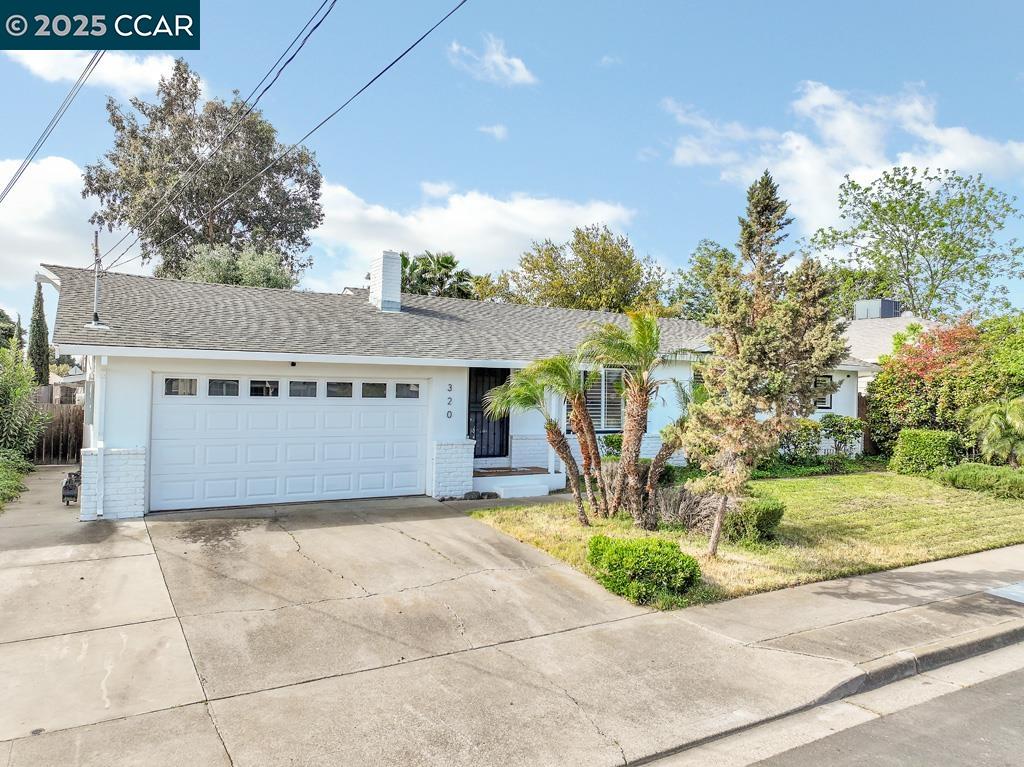 Detail Gallery Image 2 of 31 For 320 E 13th Street, Antioch,  CA 94509-1910 - 3 Beds | 2 Baths