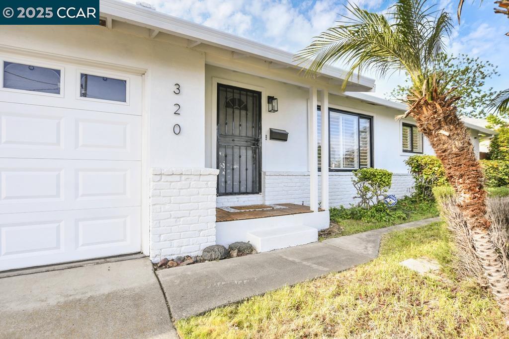 Detail Gallery Image 4 of 31 For 320 E 13th Street, Antioch,  CA 94509-1910 - 3 Beds | 2 Baths